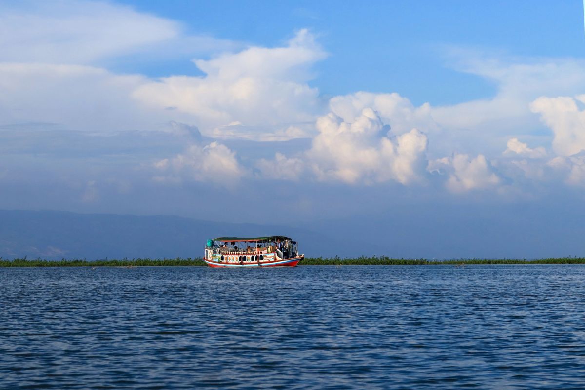 Houseboat on the wide open water of Tanguar Haor under a big sky