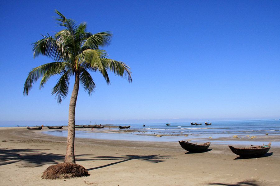 Turquoise water and a sandy beach on Saint Martin's Island near Cox's Bazar