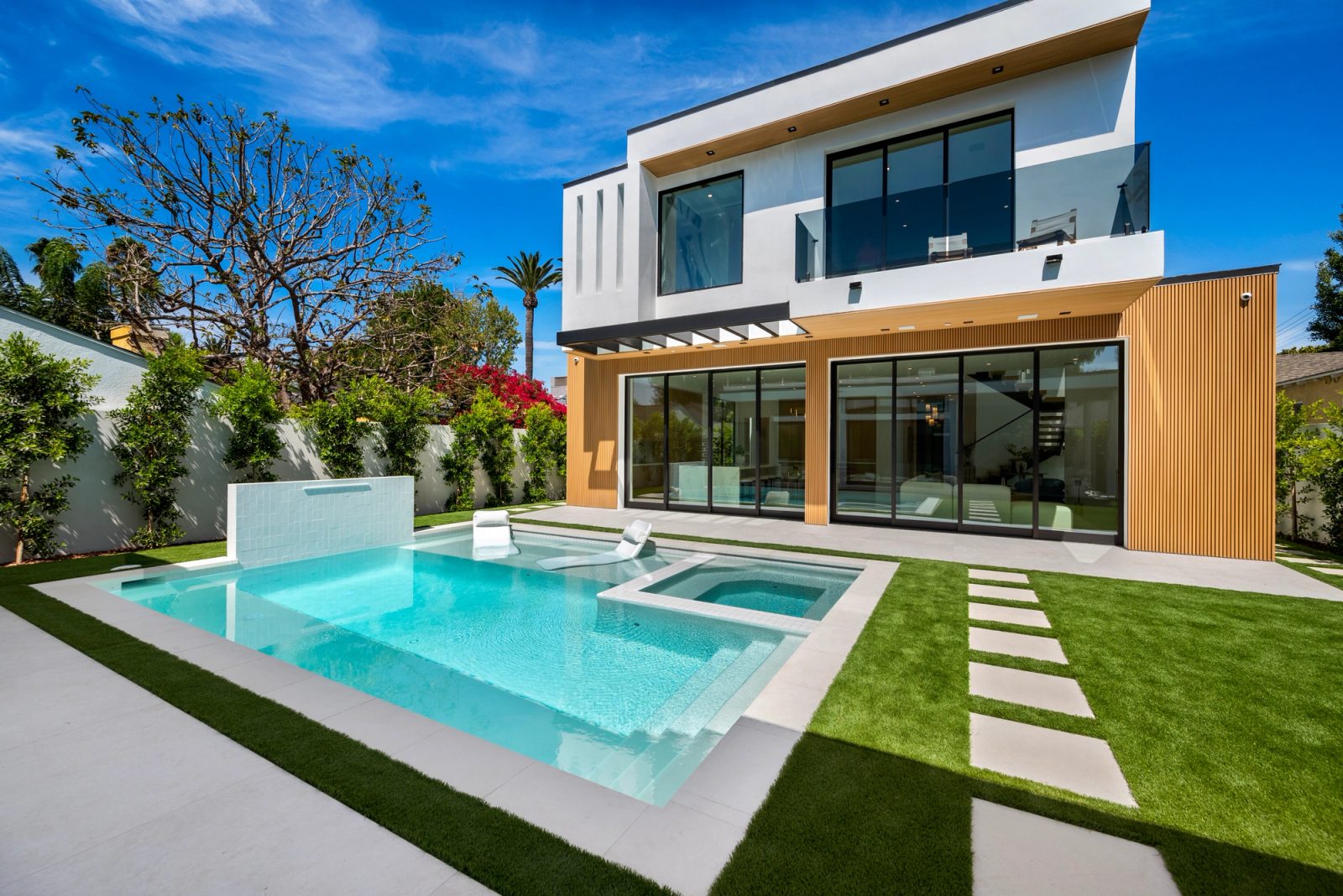 Studio City Modern — frame 10