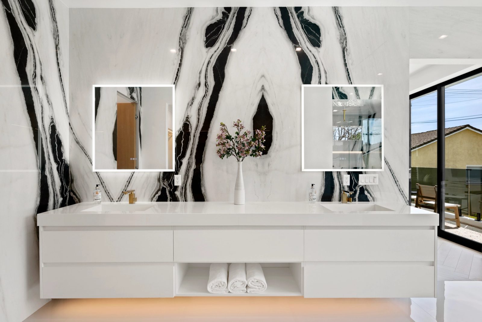 Studio City Modern — frame 9