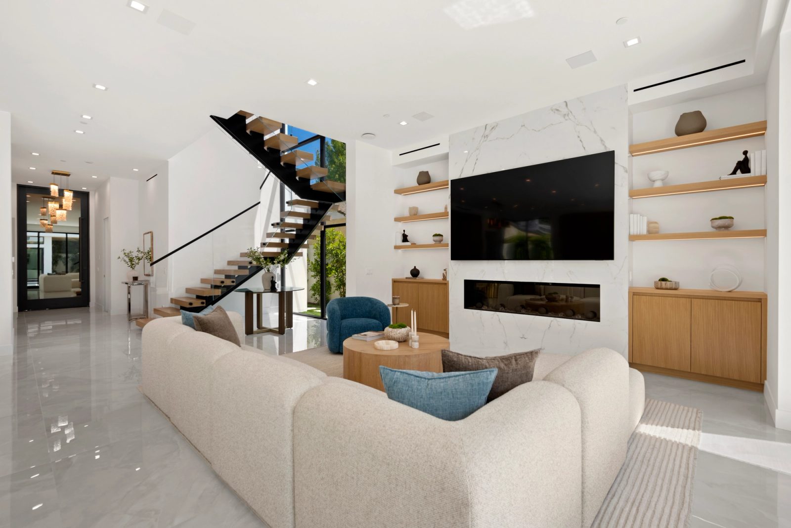 Studio City Modern — frame 4