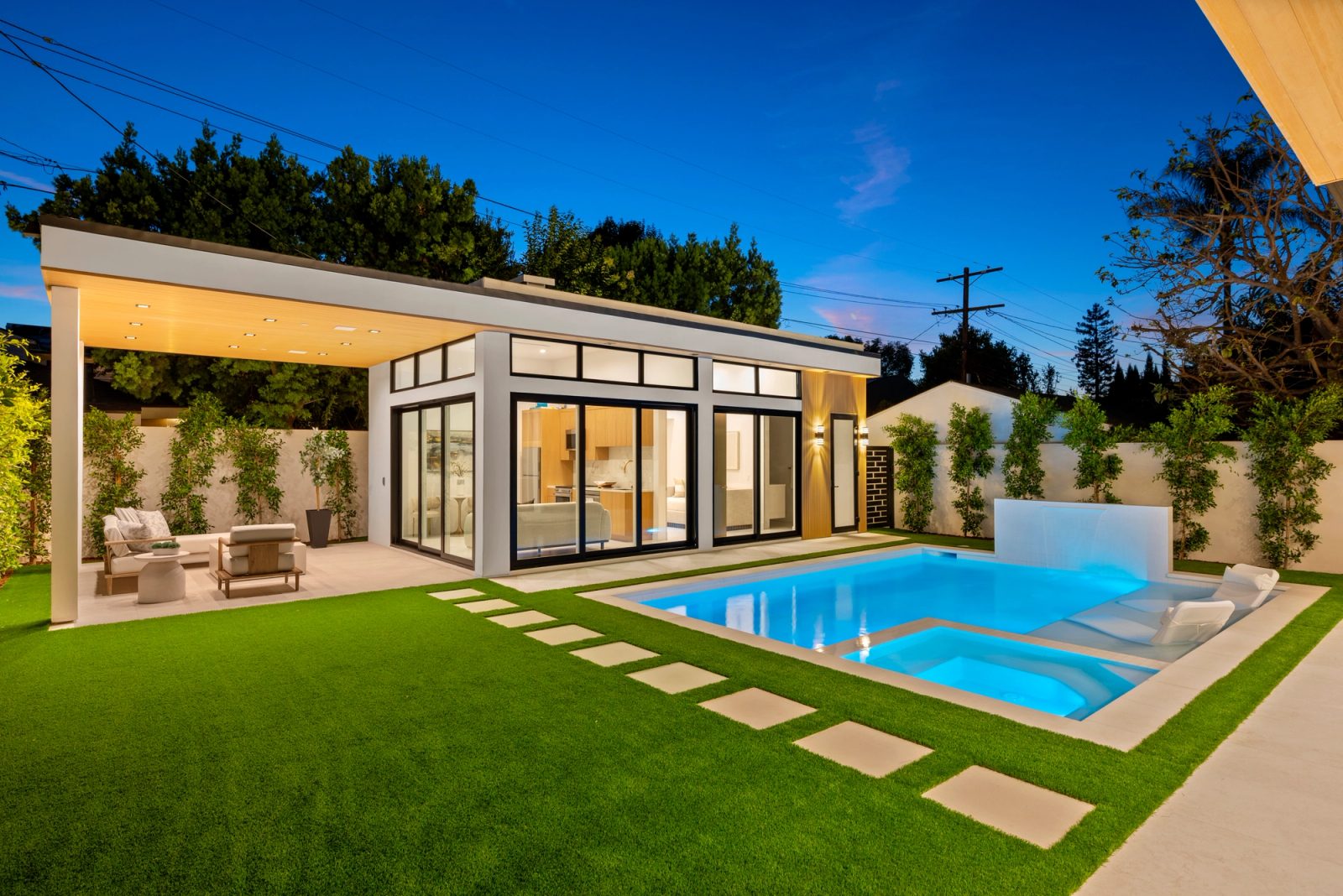 Studio City Modern — frame 11