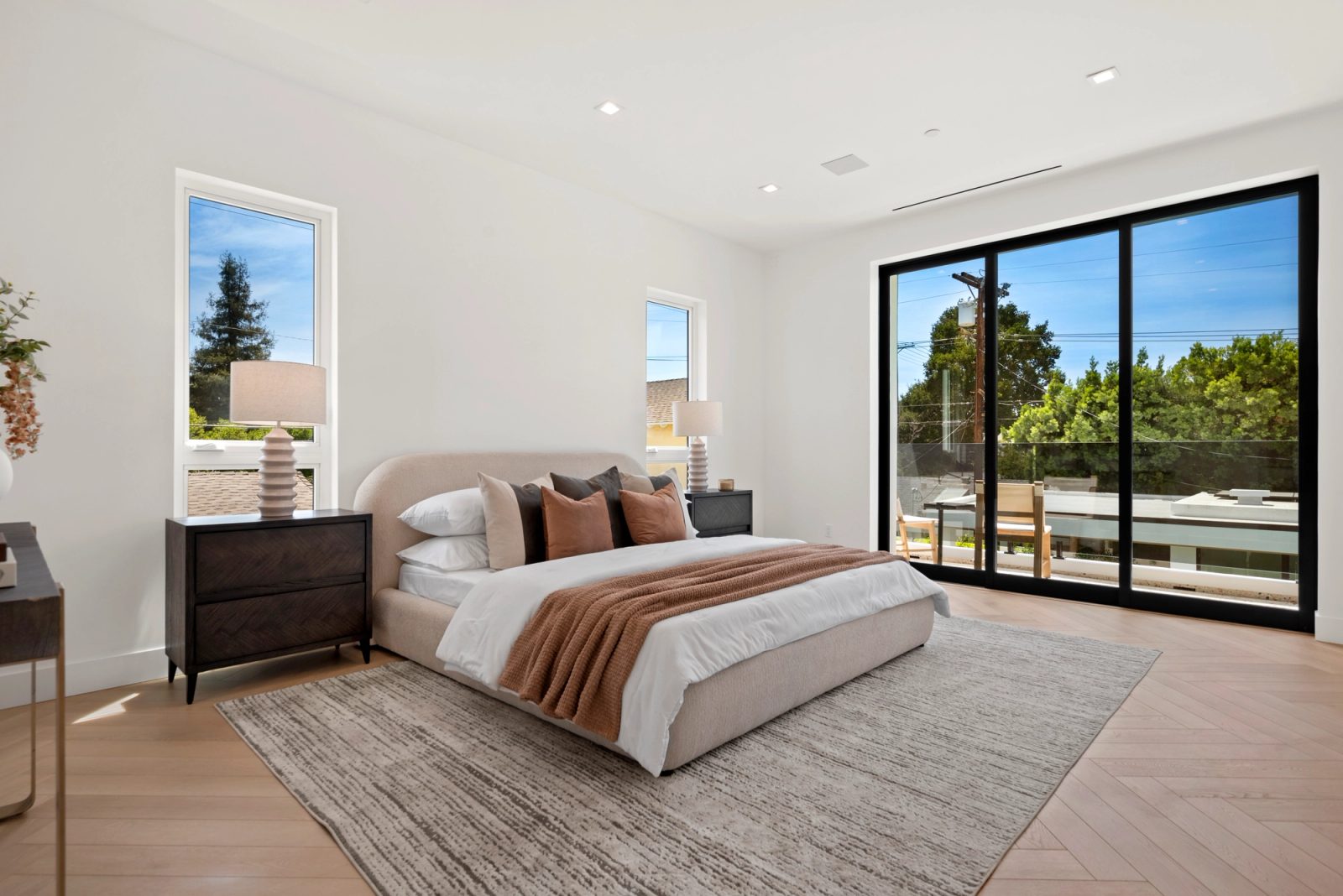 Studio City Modern — frame 7