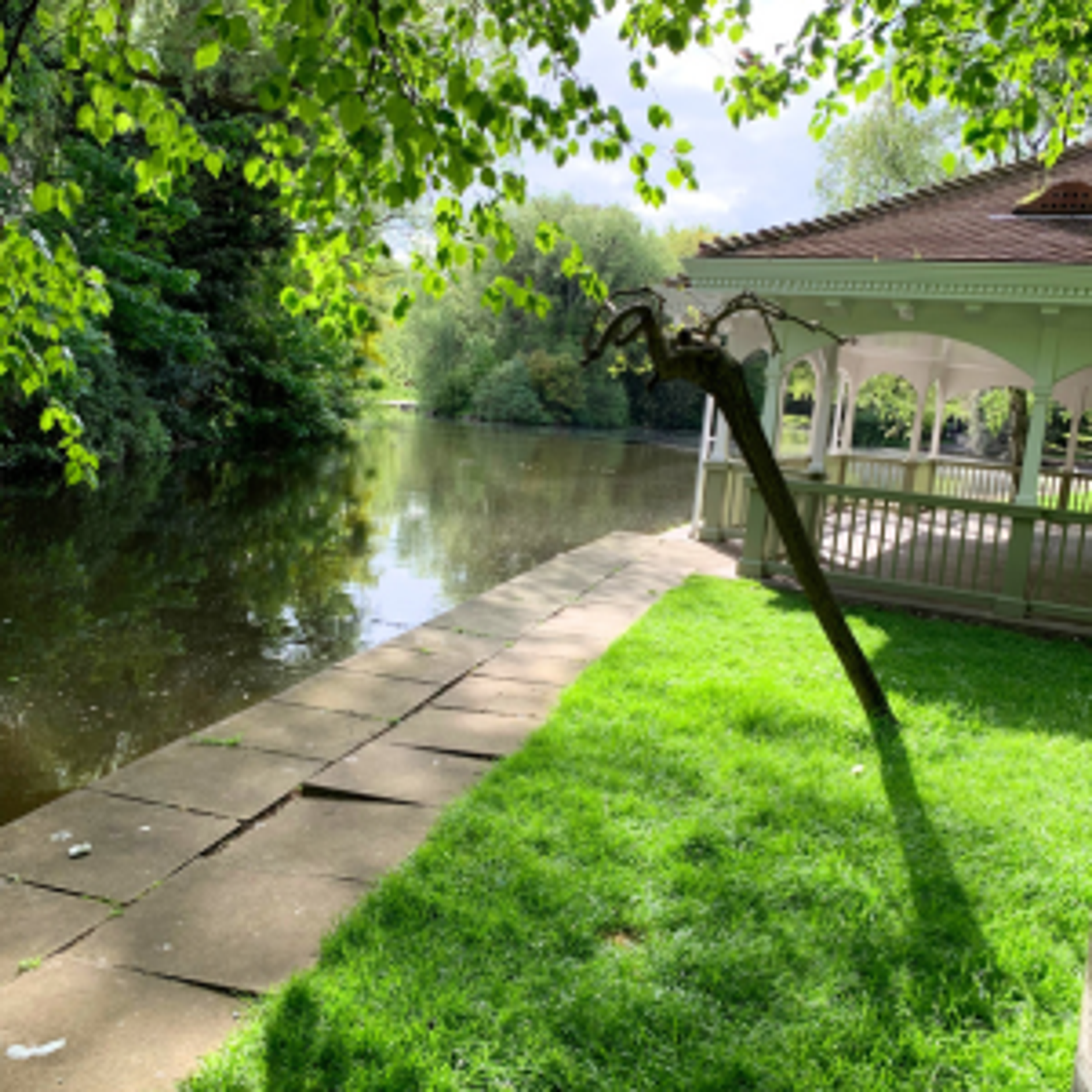 A summery view at St Stephen's Green in Dublin