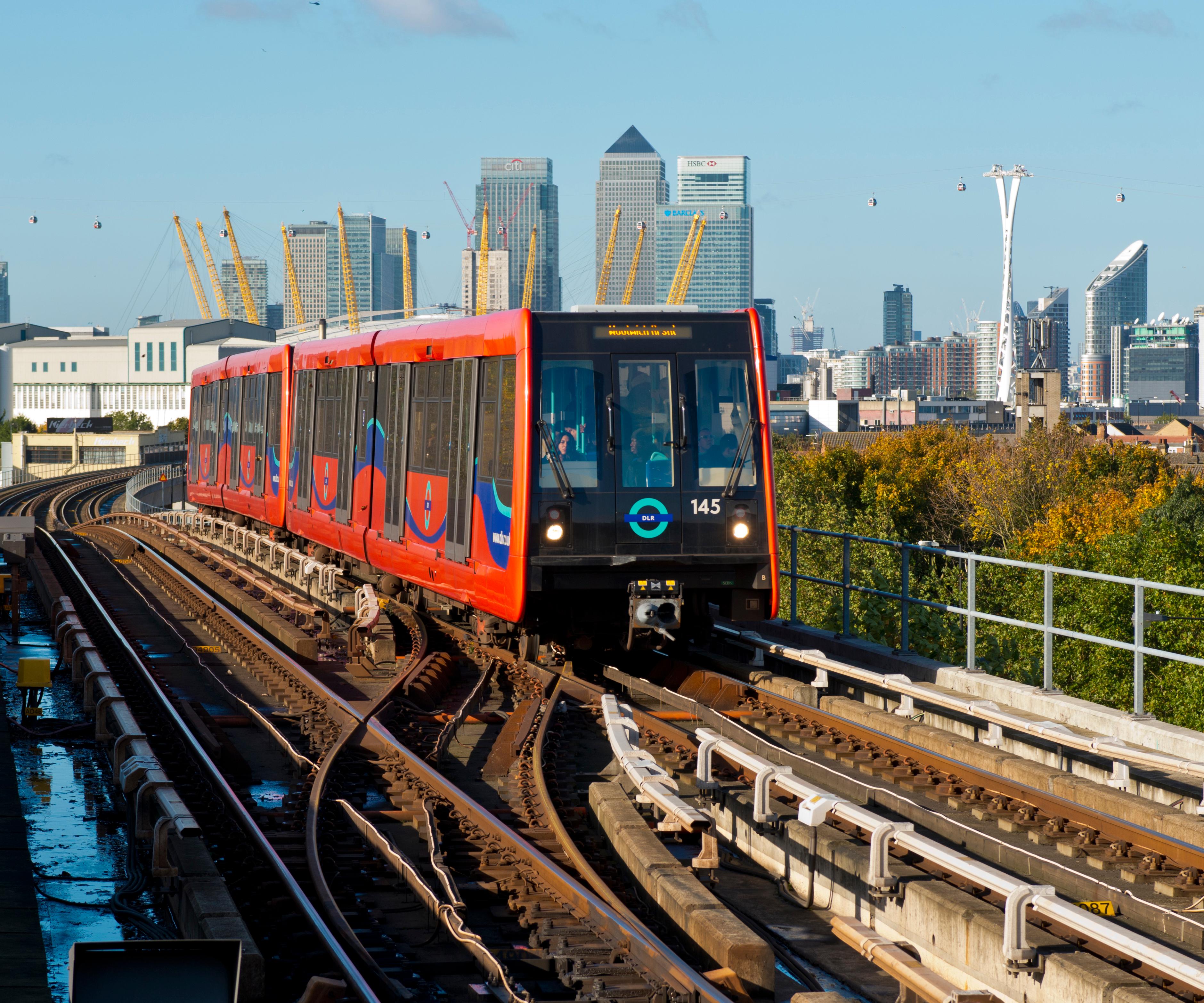 How To Use London Transport: Using the DLR