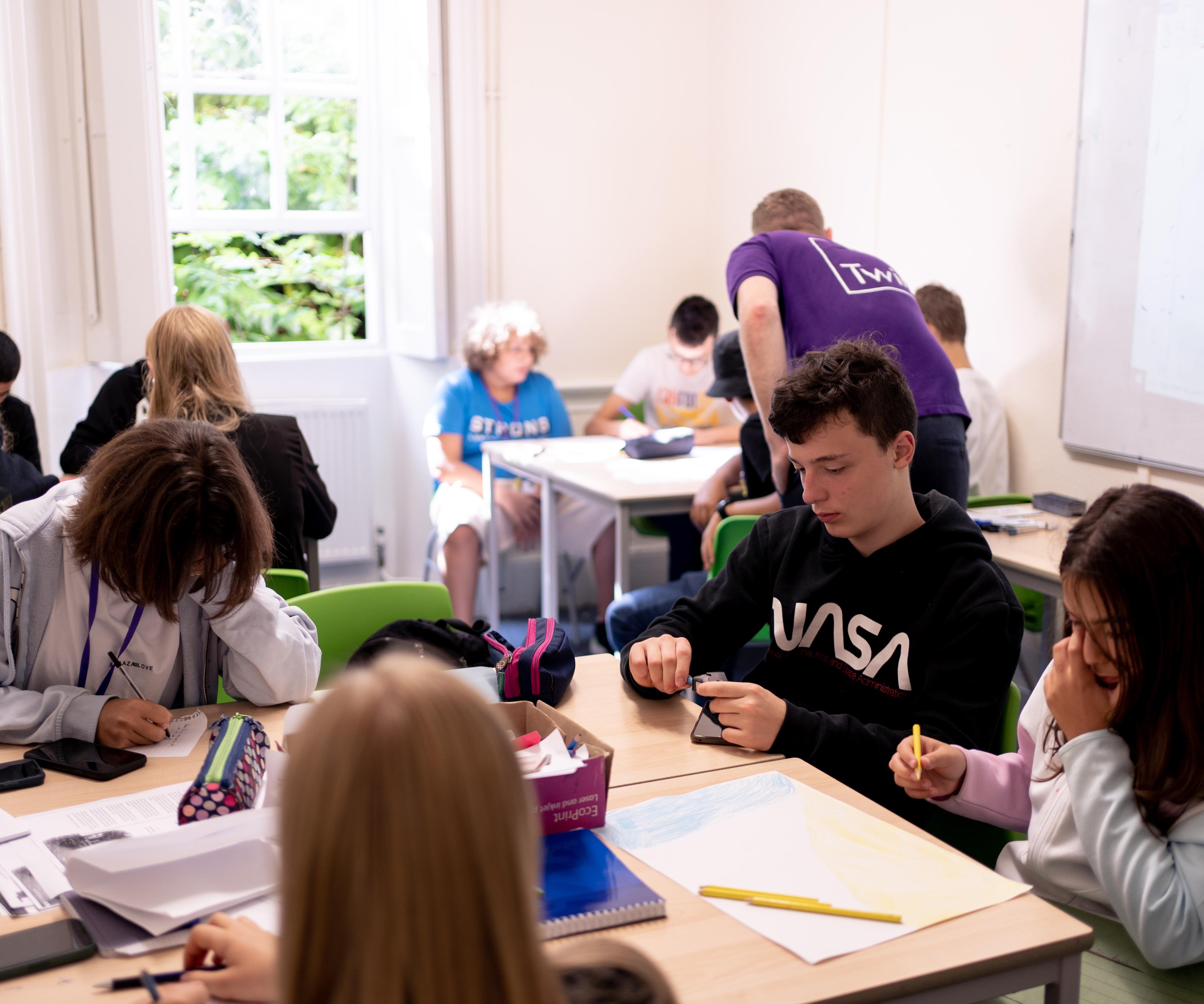 8 Easy English Habits for the New Year (That You’ll Actually Stick To)