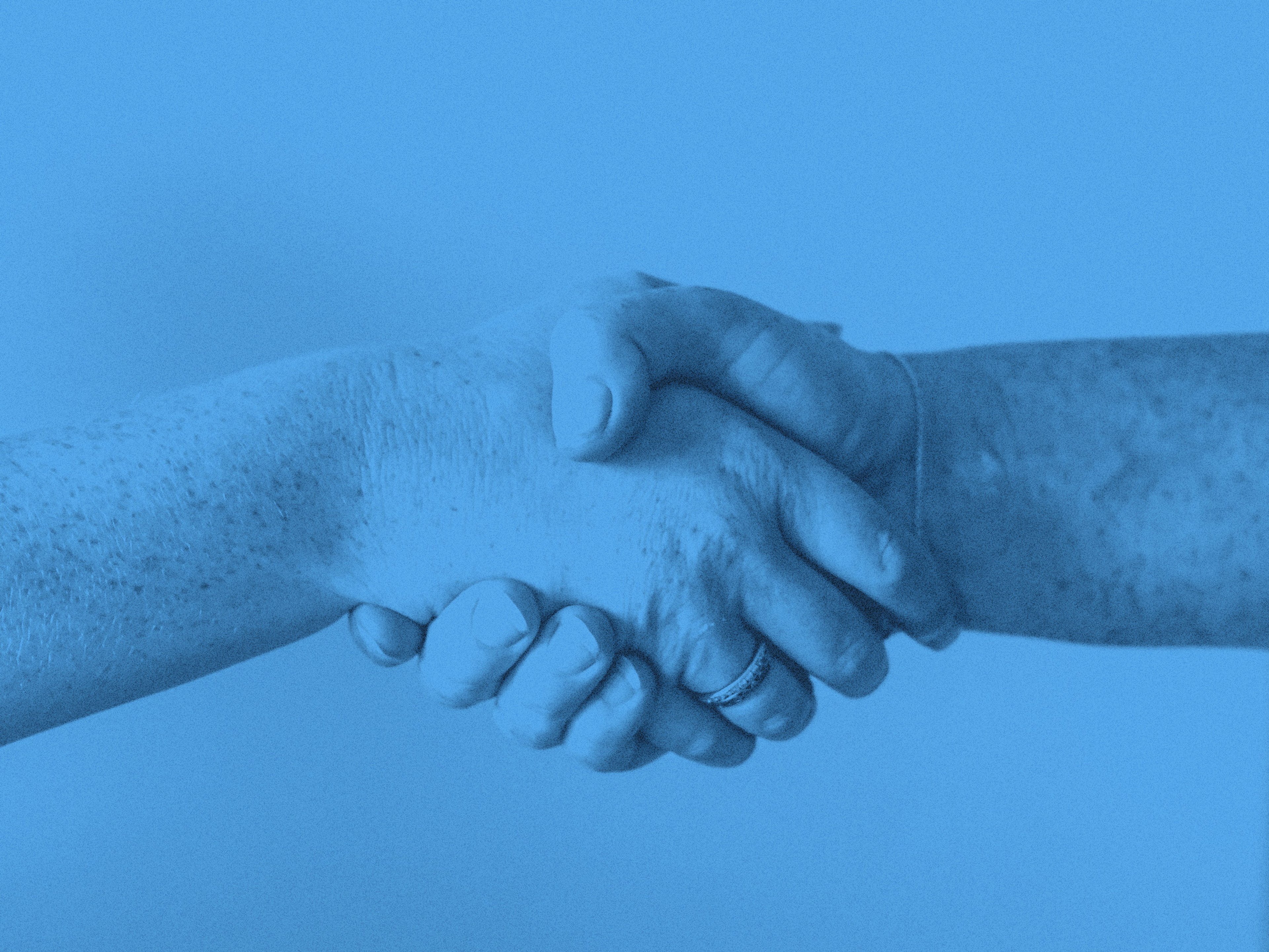 Två händer som skakar hand