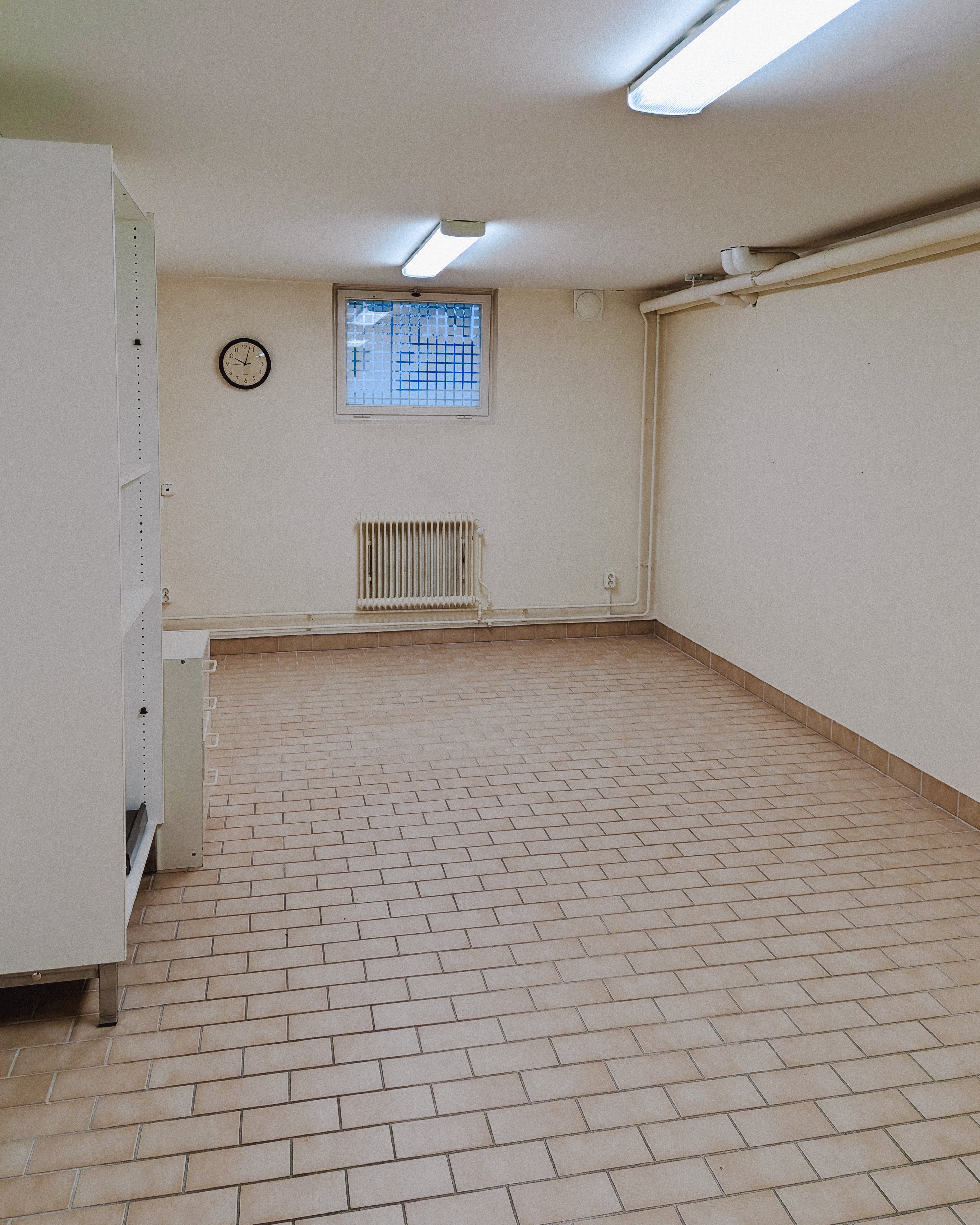 Ett tomt rum i källarplan