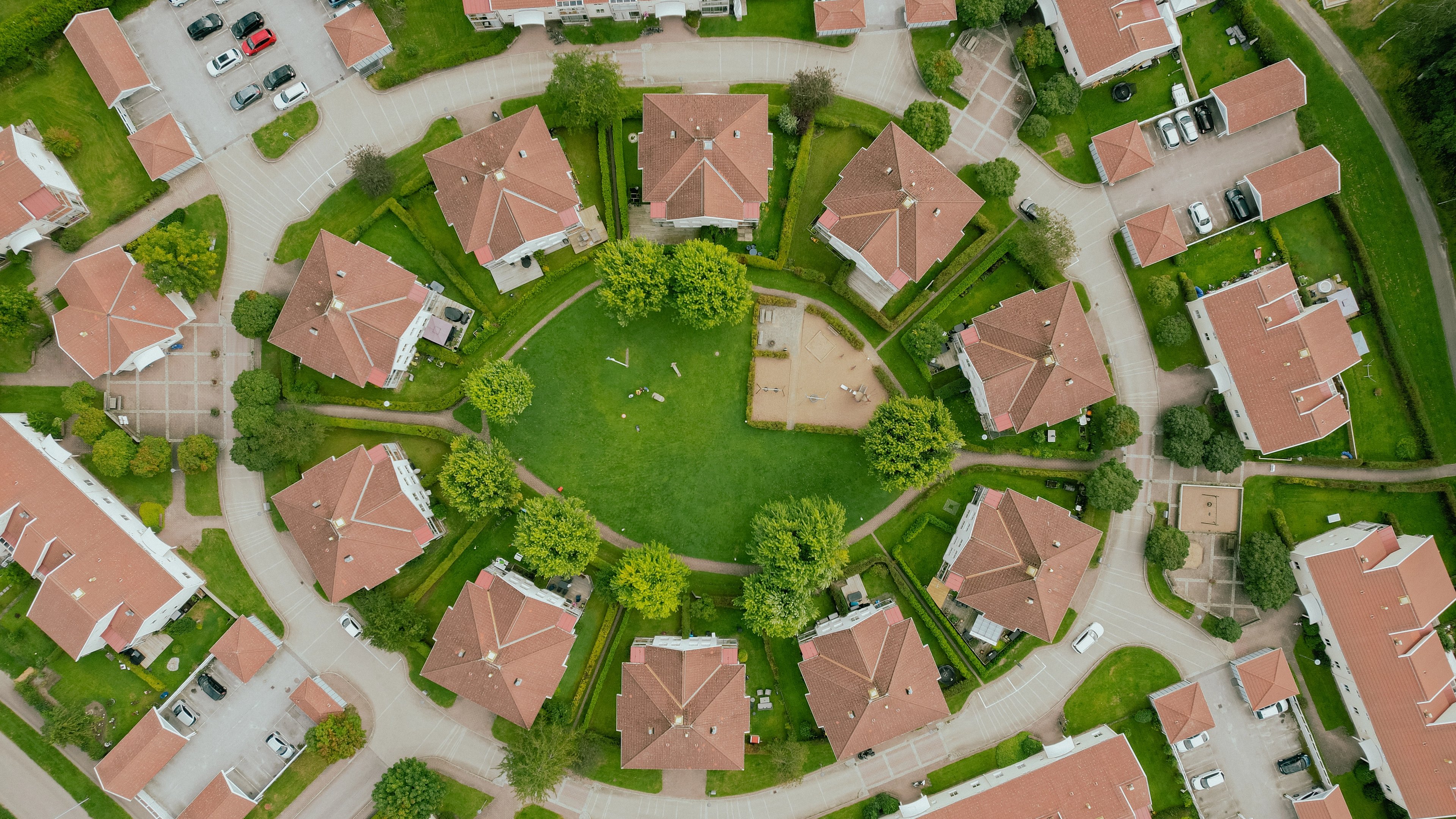 Flygbild över området Smeden i Hallena i Stenungsund