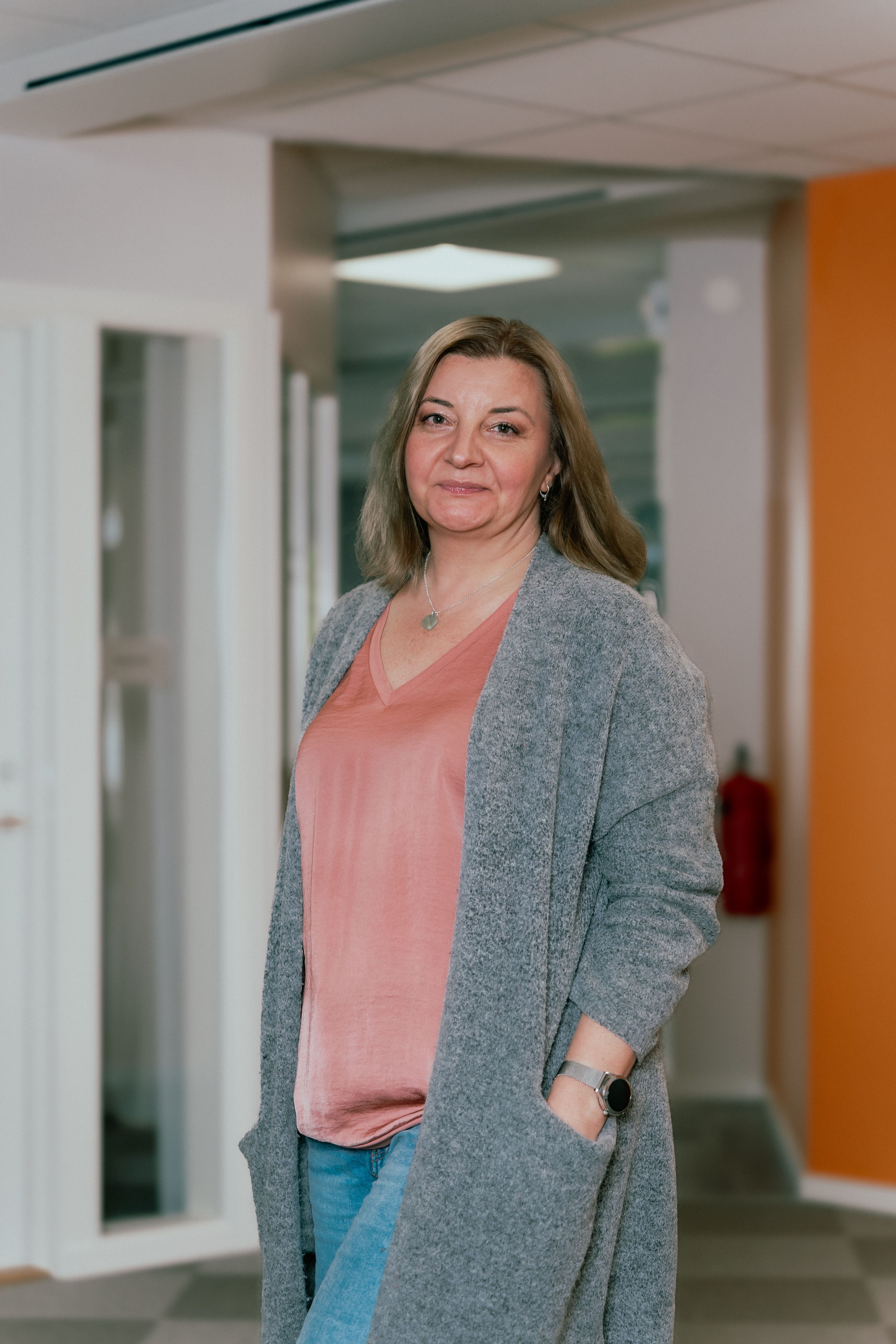 En bild på en medarbetare