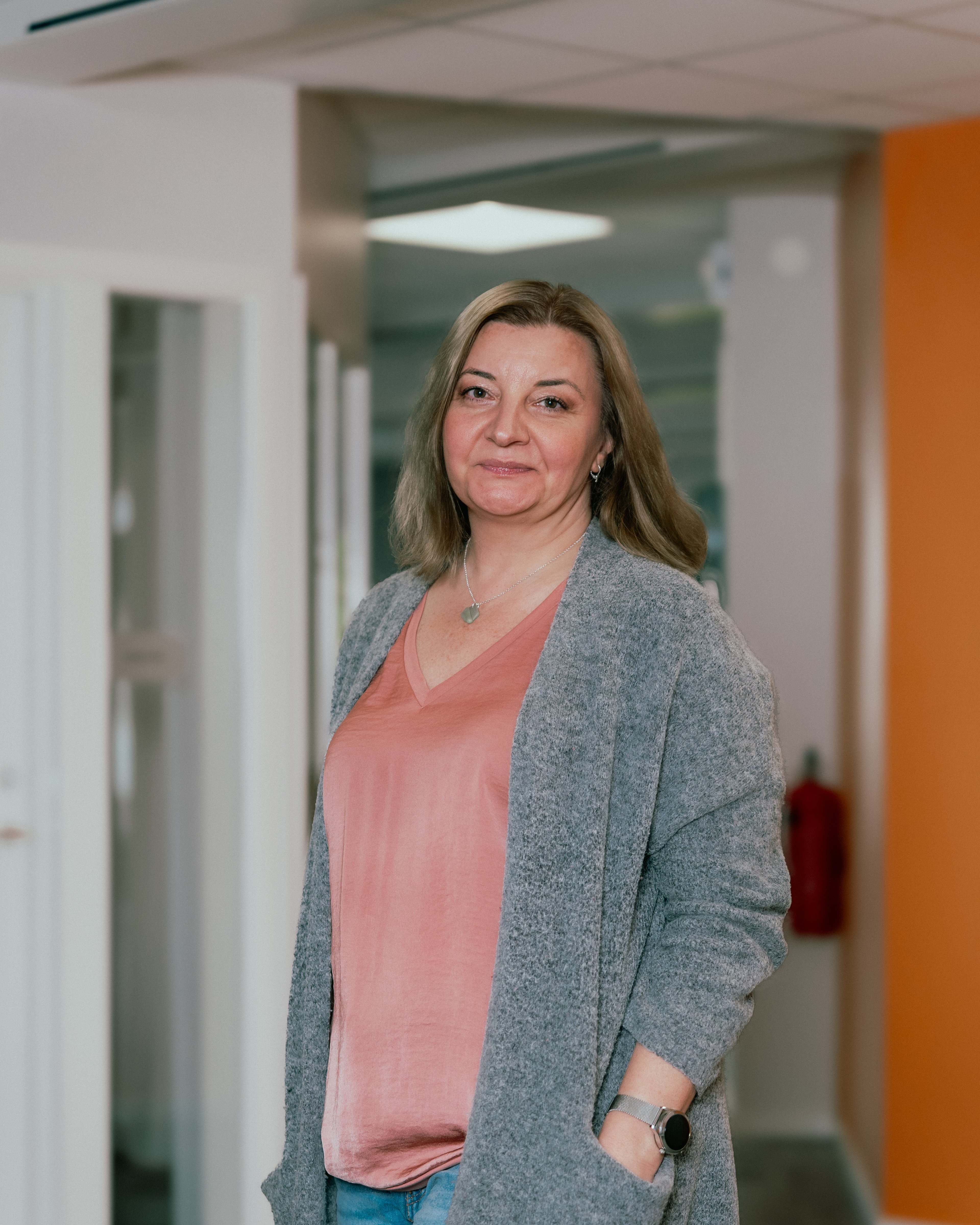 En bild på en medarbetare