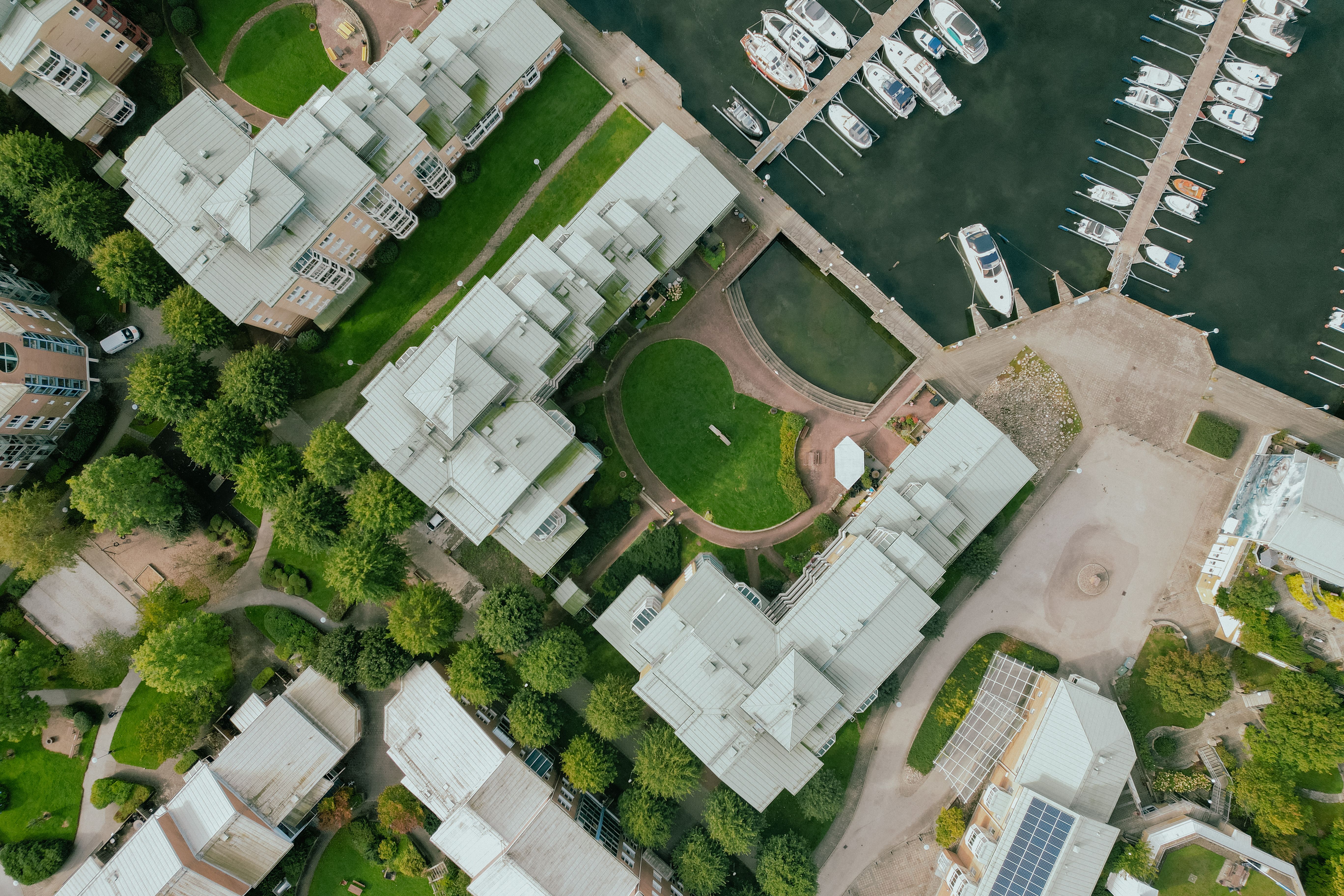 Flygfoto över kvarteret Briggen i Stenungsund