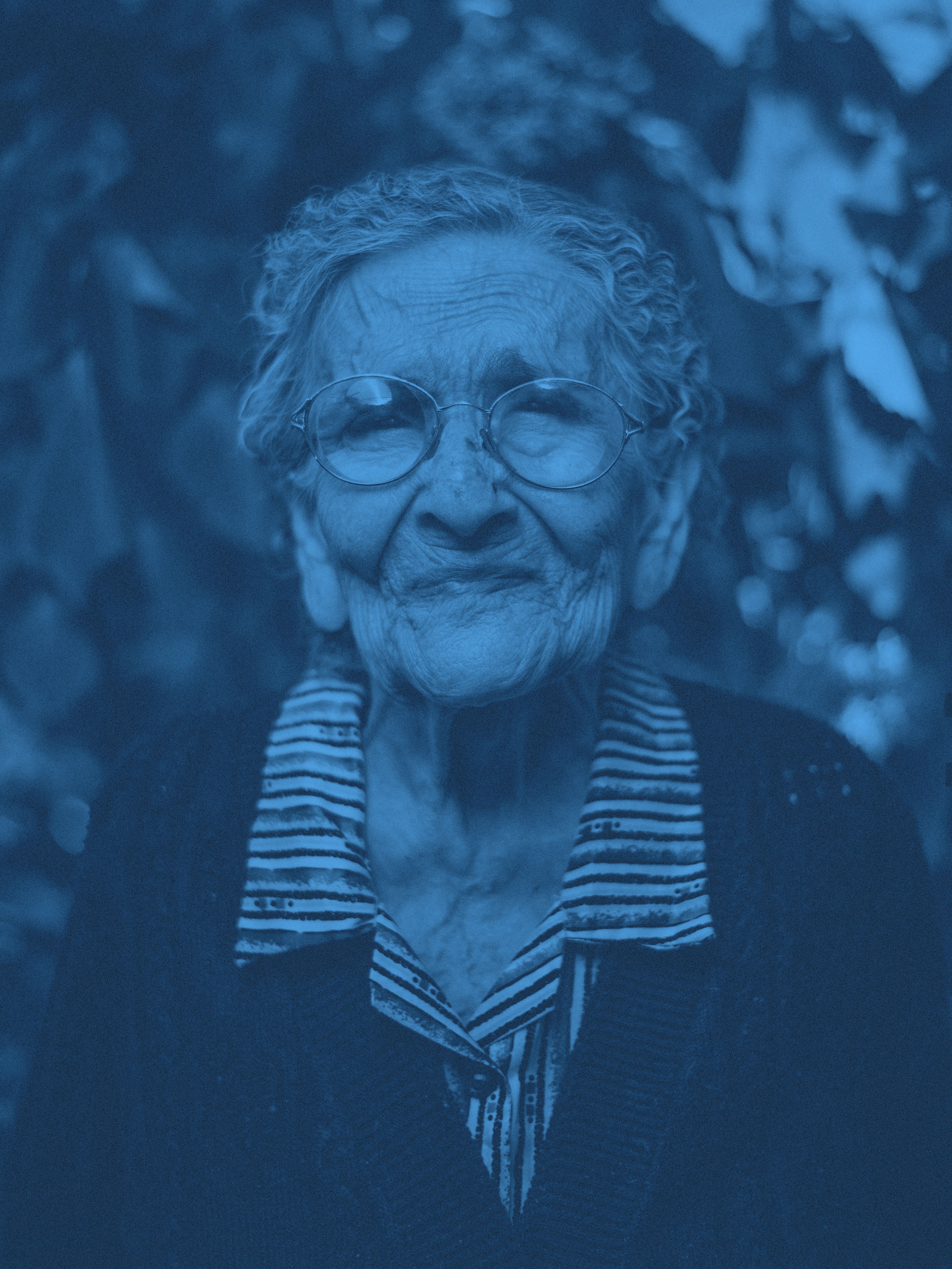 Porträtt av äldre kvinna