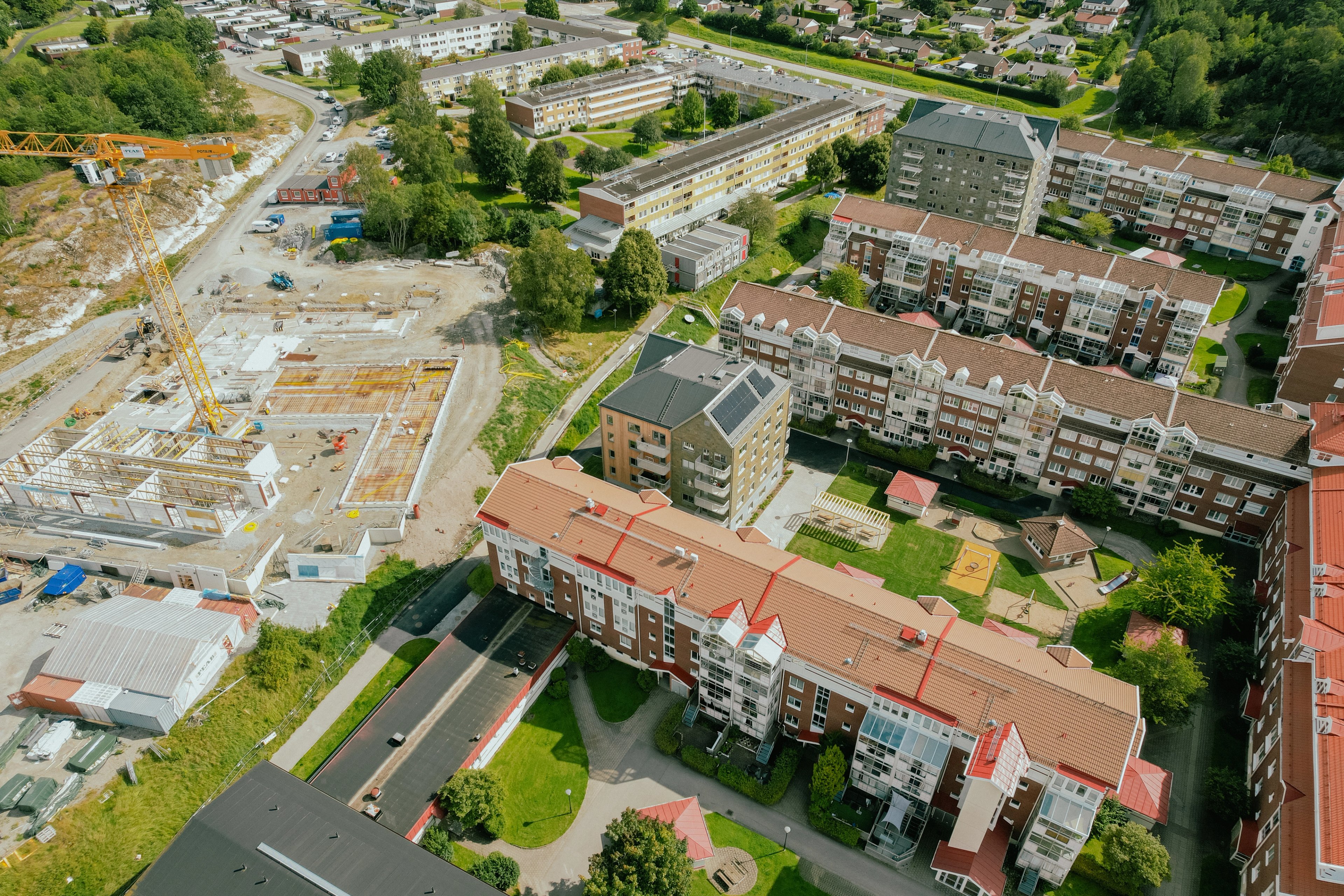 En flygbild över stora delar av området av Hasselbacken i Stenungsund