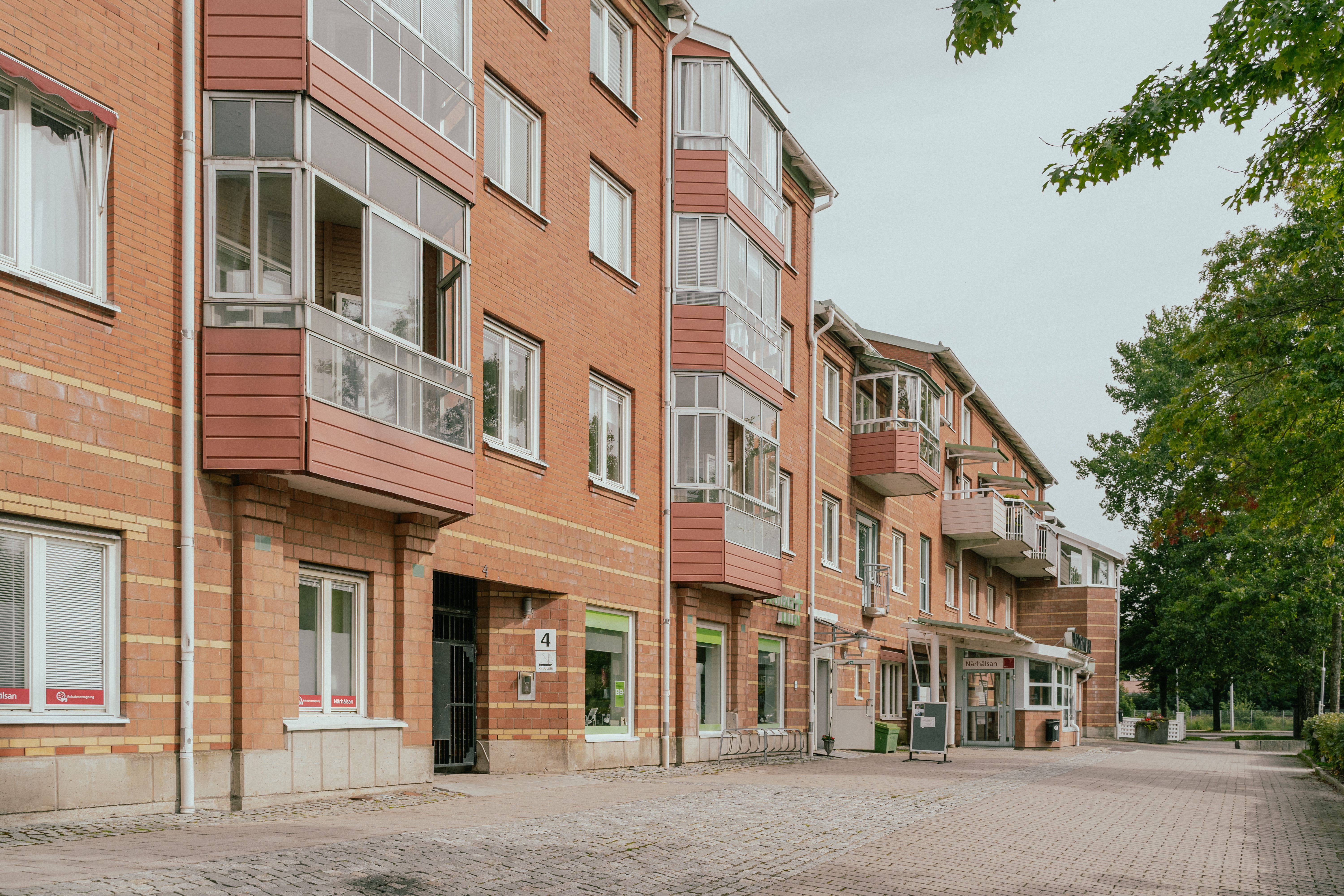 En husfasad i rött tegel