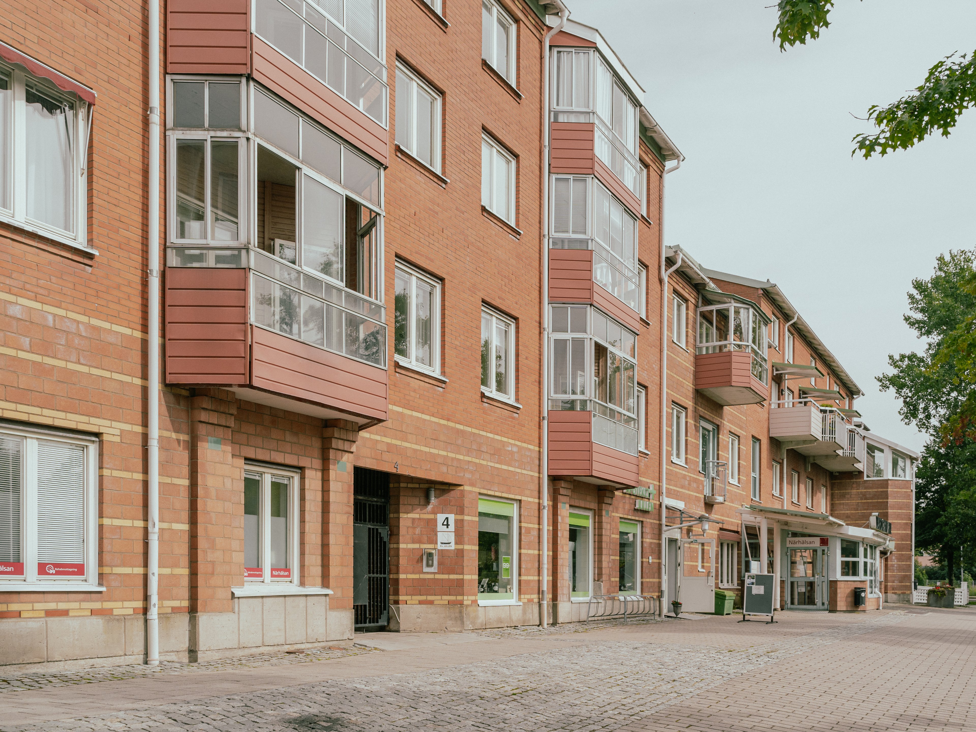 En husfasad i rött tegel