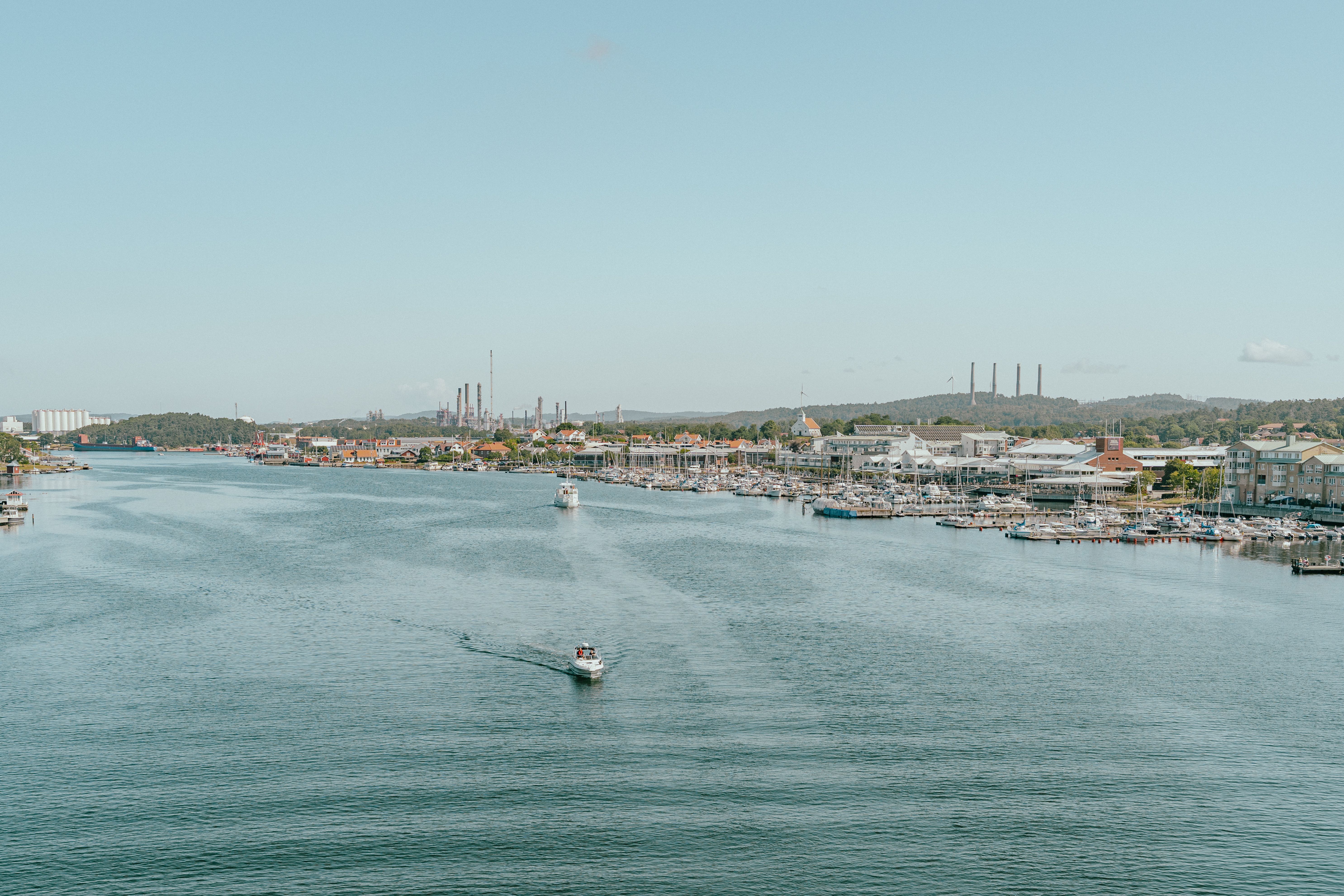 Vy över inloppet till Stenungsund uppifrån