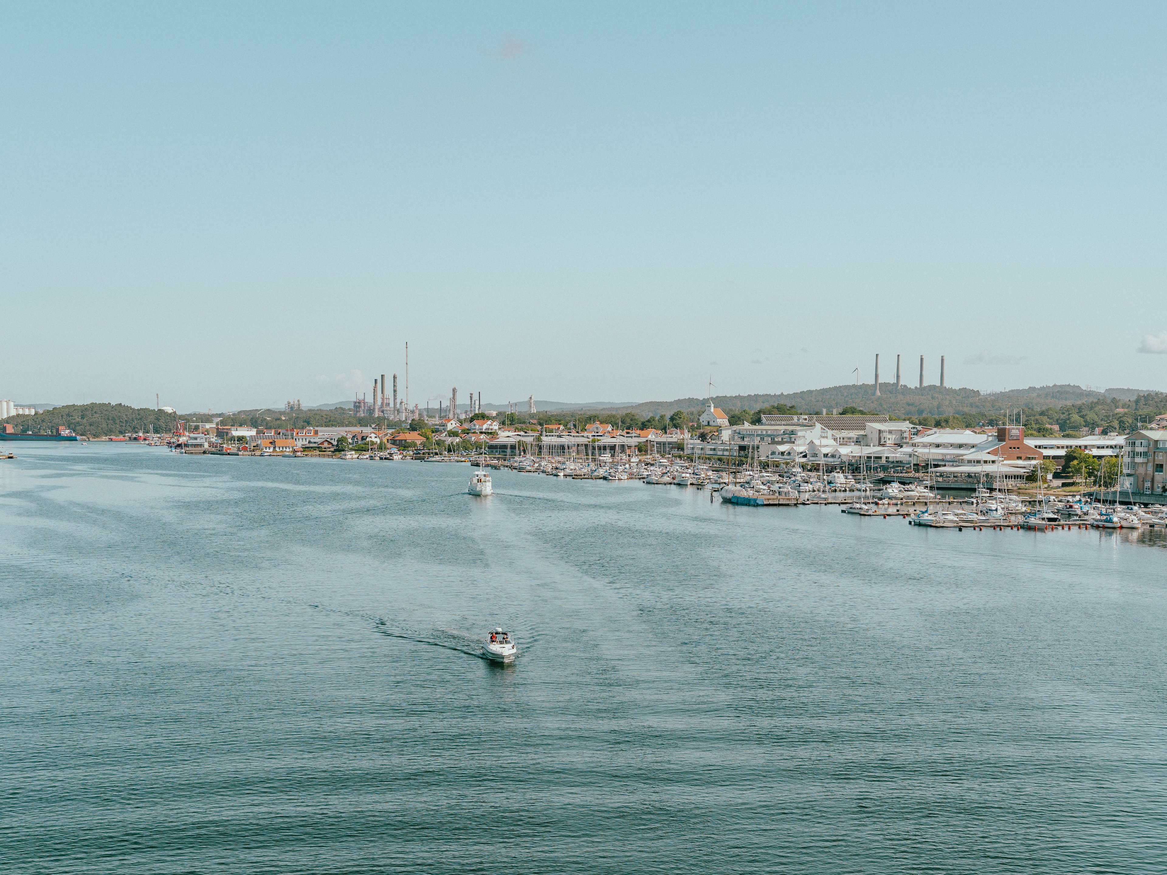 Vy över inloppet till Stenungsund uppifrån