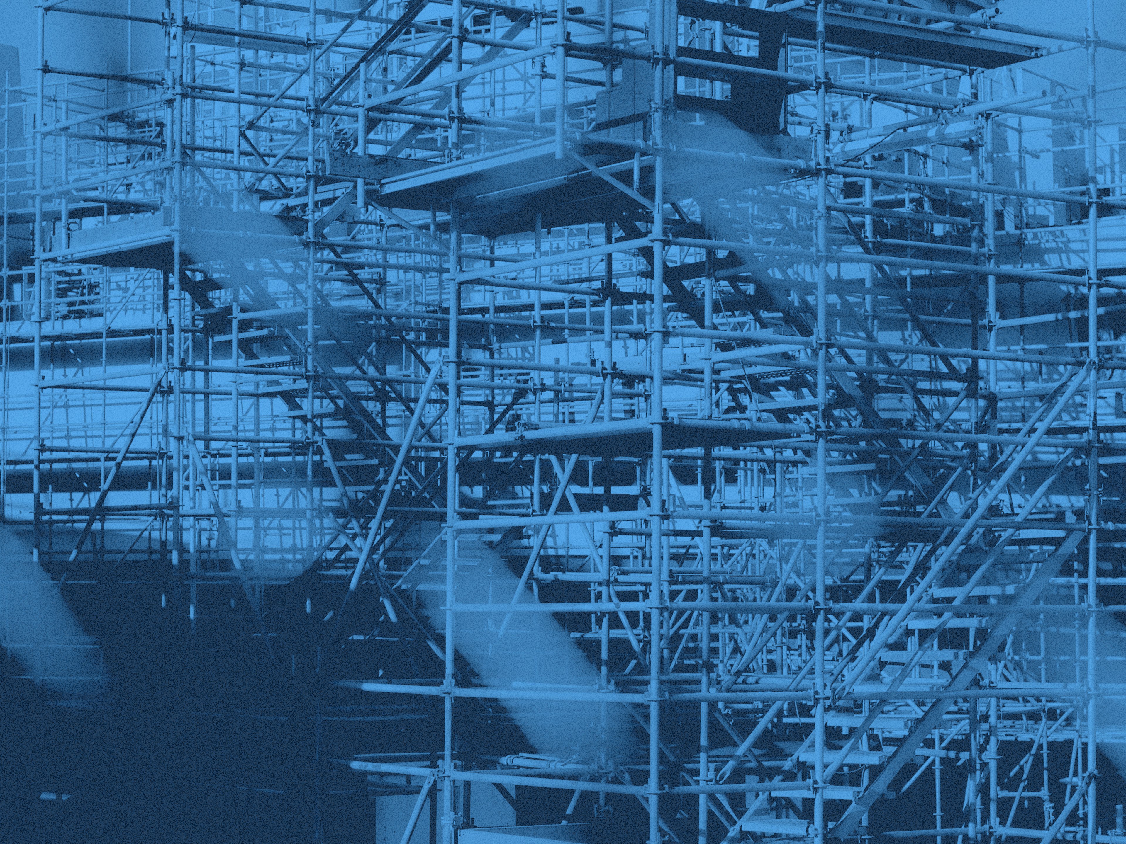 Ett gytter av byggnadsställningar