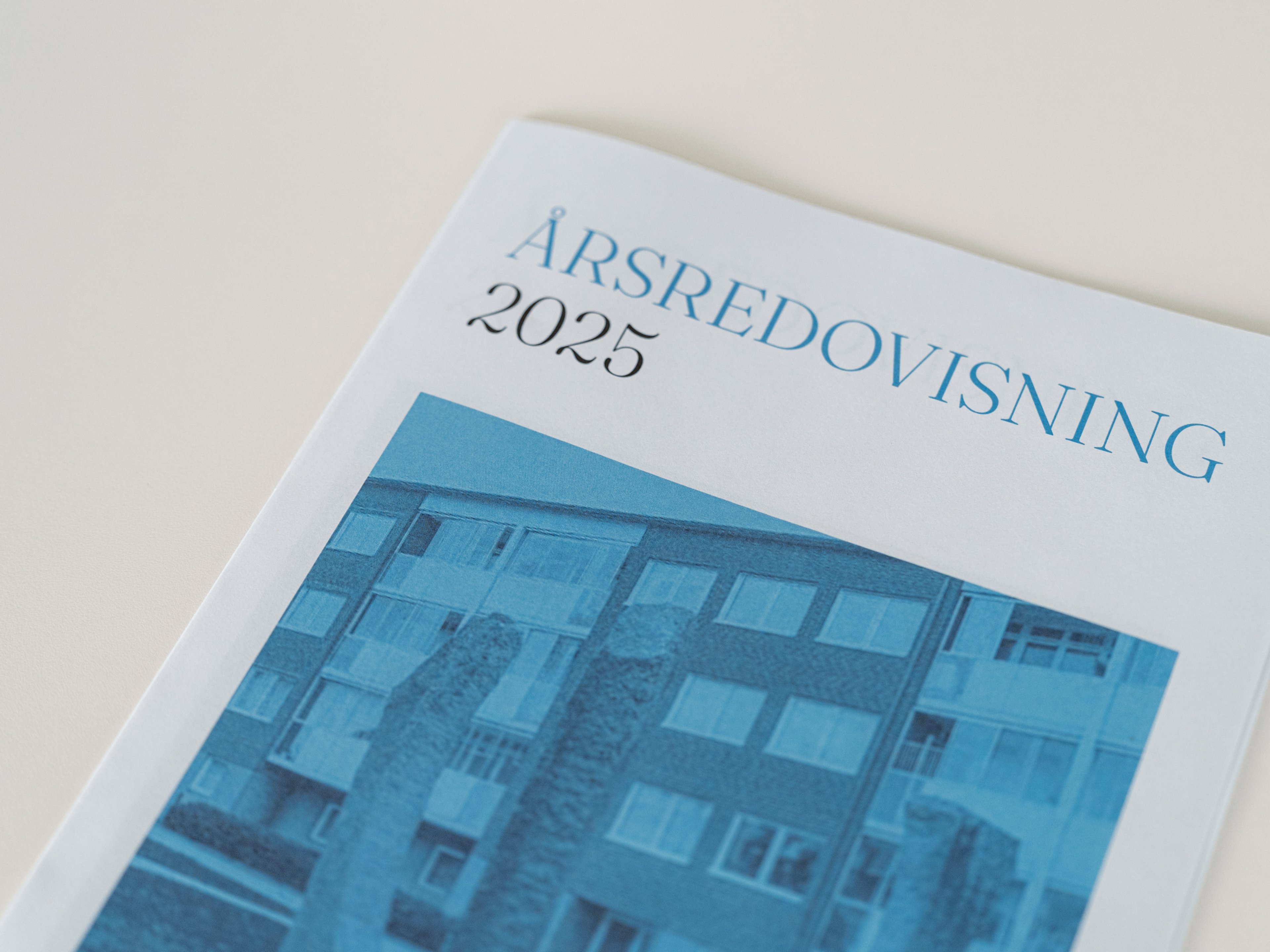 Detaljer av framsidan till årsredovisning 2025