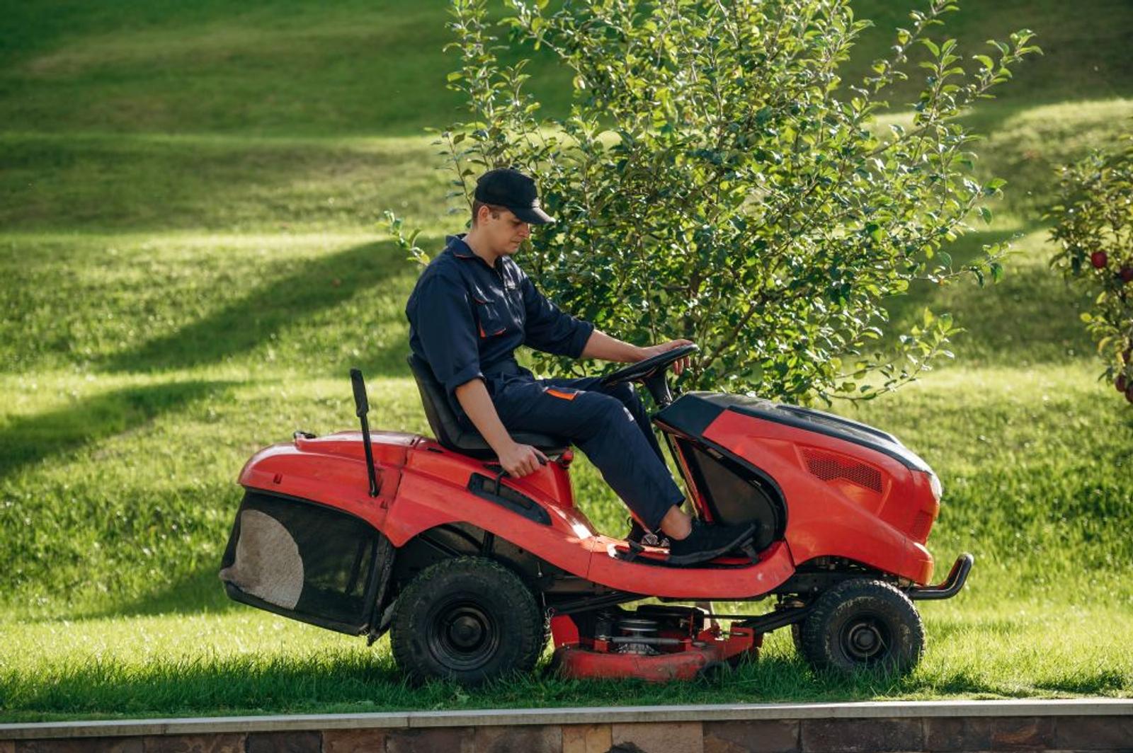 The Ultimate Guide to Lawn Mowing in Northern Virginia: Tips from a Pro