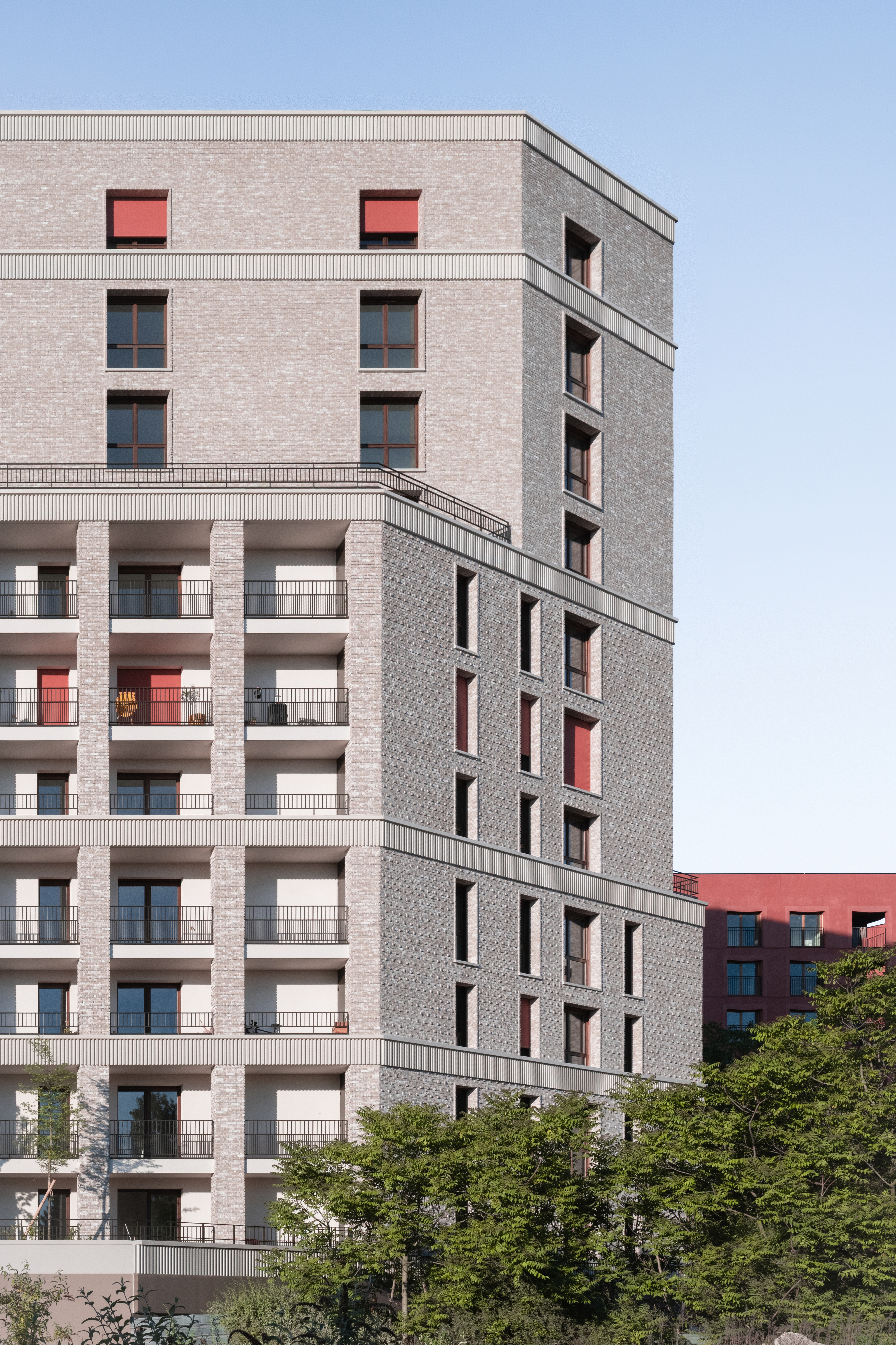 126 LOGEMENTS COLLECTIFS ET COMMERCES