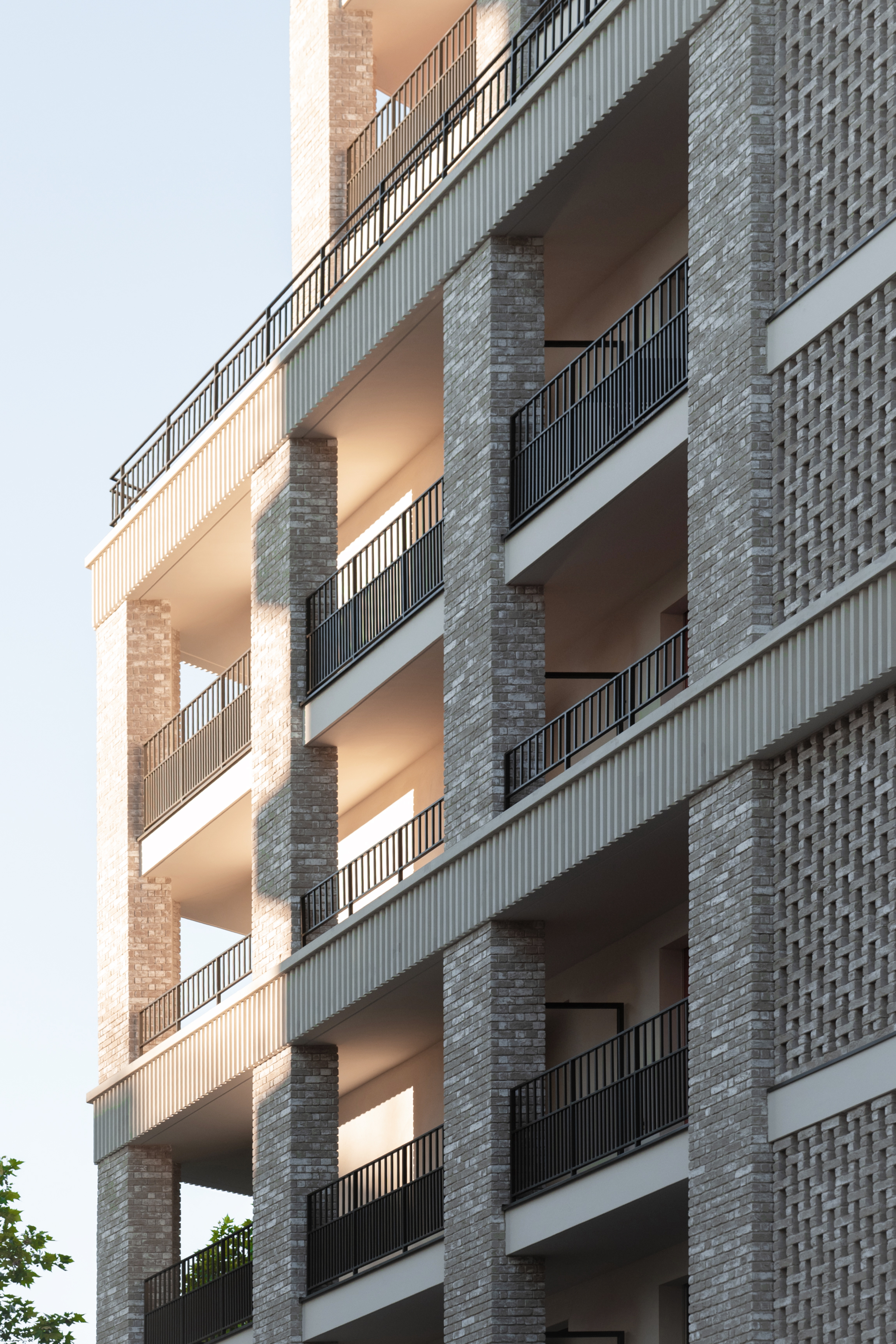 126 LOGEMENTS COLLECTIFS ET COMMERCES