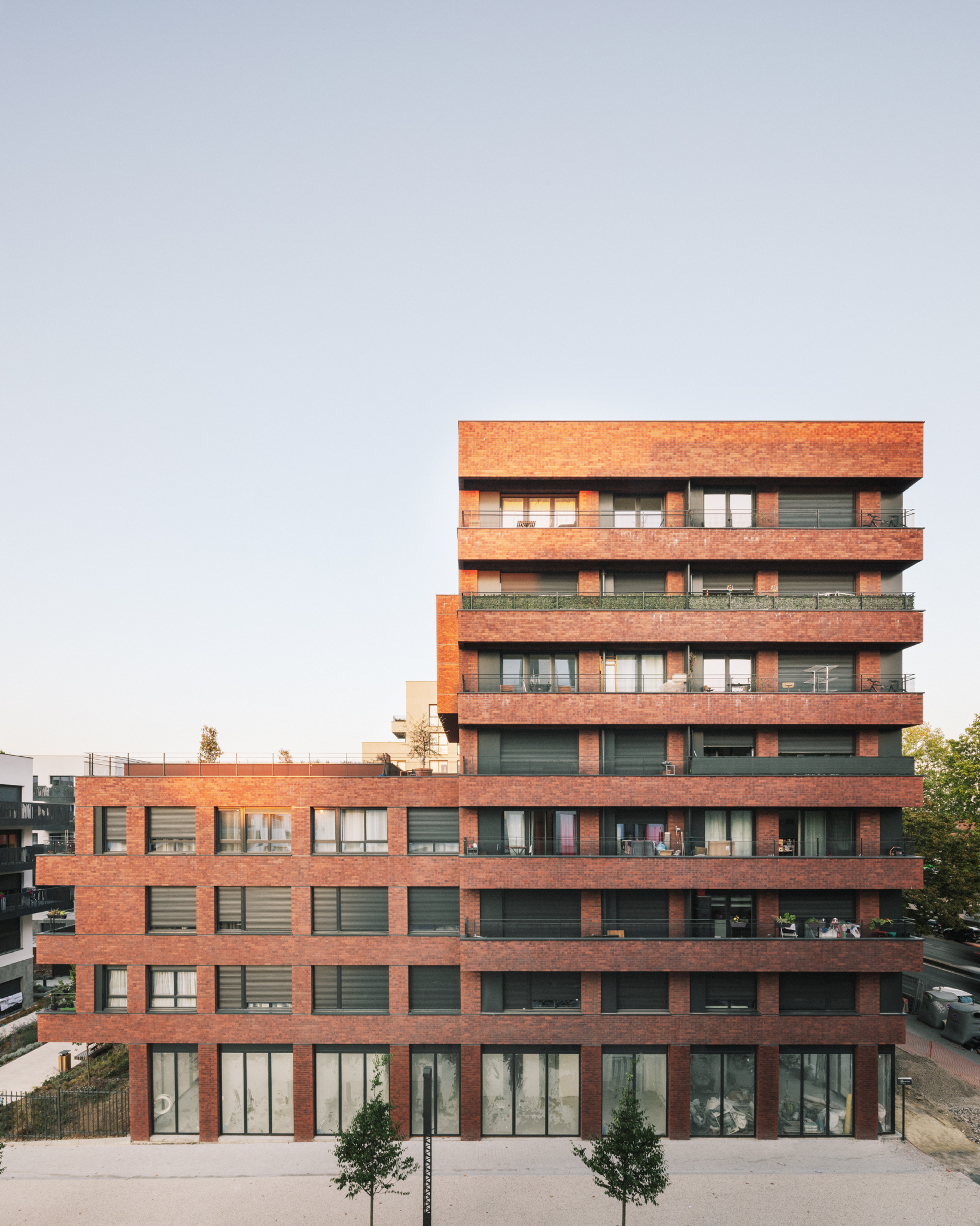 84 LOGEMENTS COLLECTIFS & COMMERCE