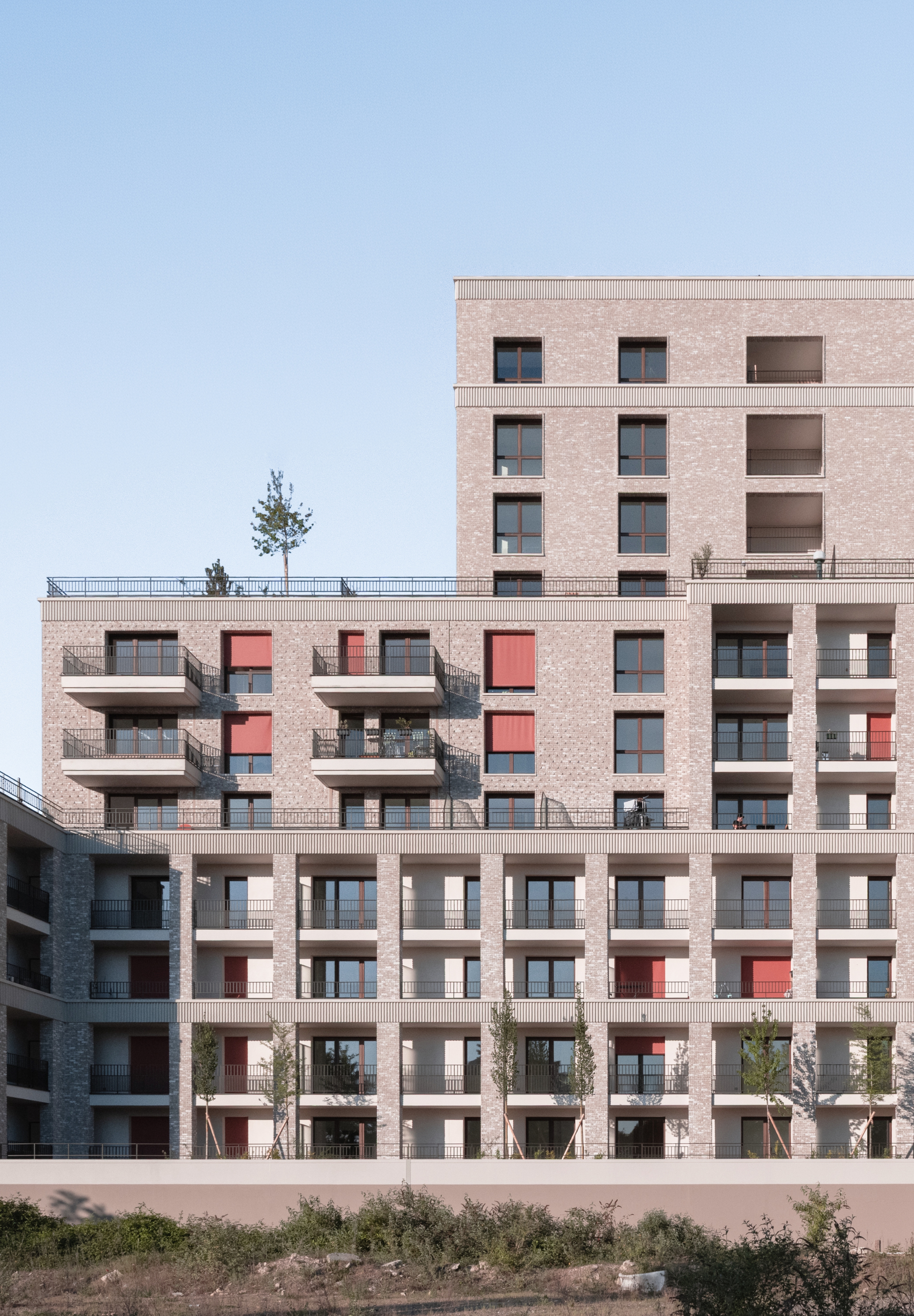 126 LOGEMENTS COLLECTIFS ET COMMERCES