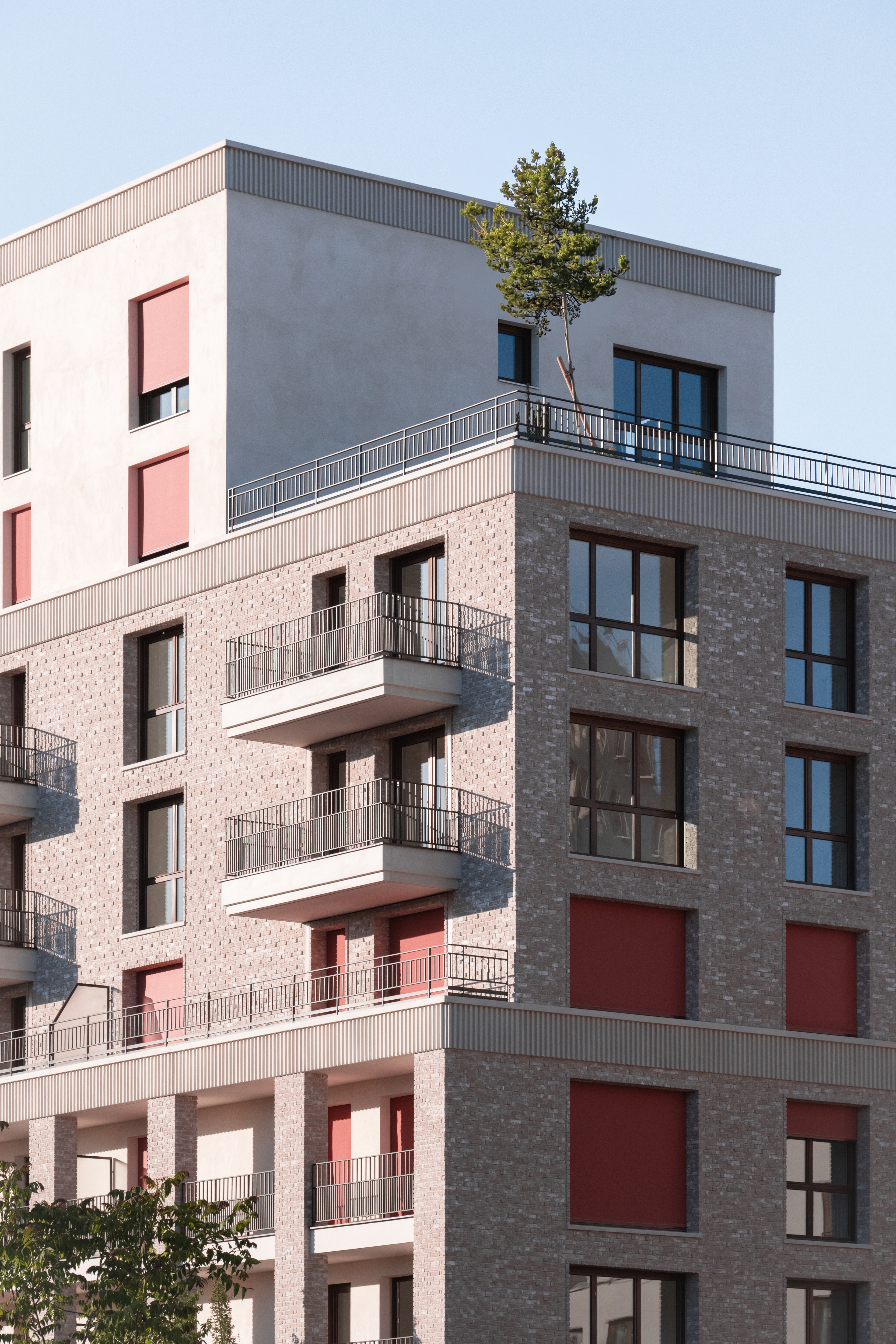 126 LOGEMENTS COLLECTIFS ET COMMERCES