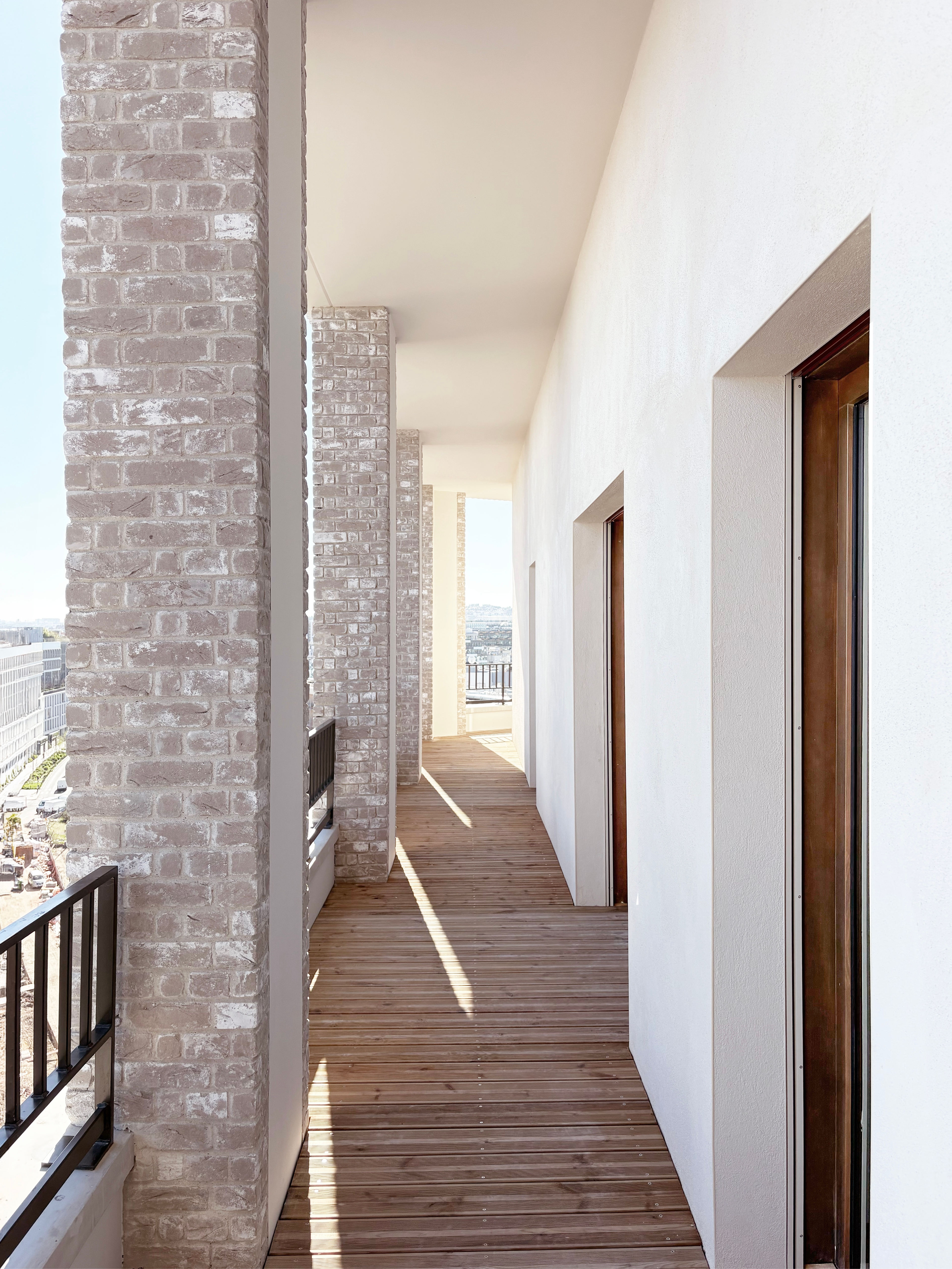 126 LOGEMENTS COLLECTIFS ET COMMERCES