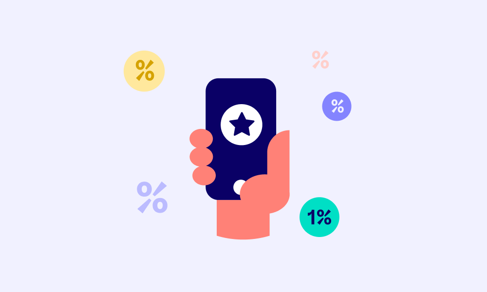 En hånd holder en mobil med bonus- og prosentikoner rundt