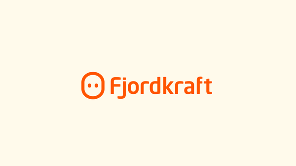 Fjordkraft-logoen på lysegul bakgrunn