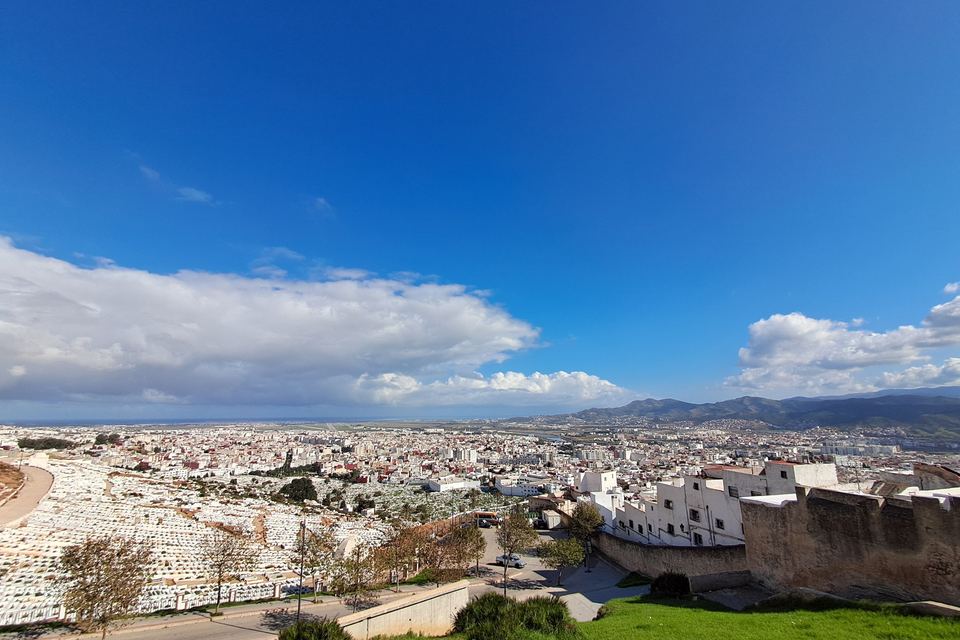 The white medina of Tétouan at the foot of the mountains