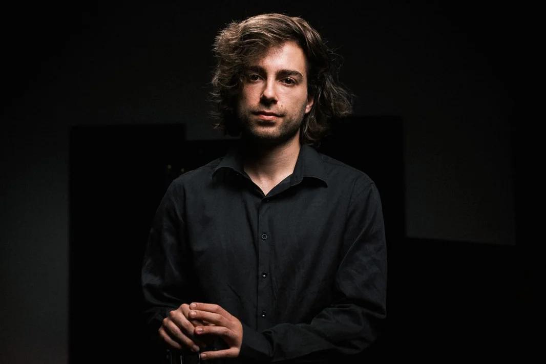 Jury member Francisco Luís looking at the reader.