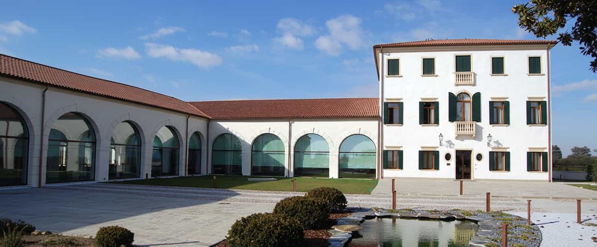 Facciata nord Villa Cà Battaja Belloni trattata con idrorepellente nanotecnologico Ector RP-50 per intonaci a calce.