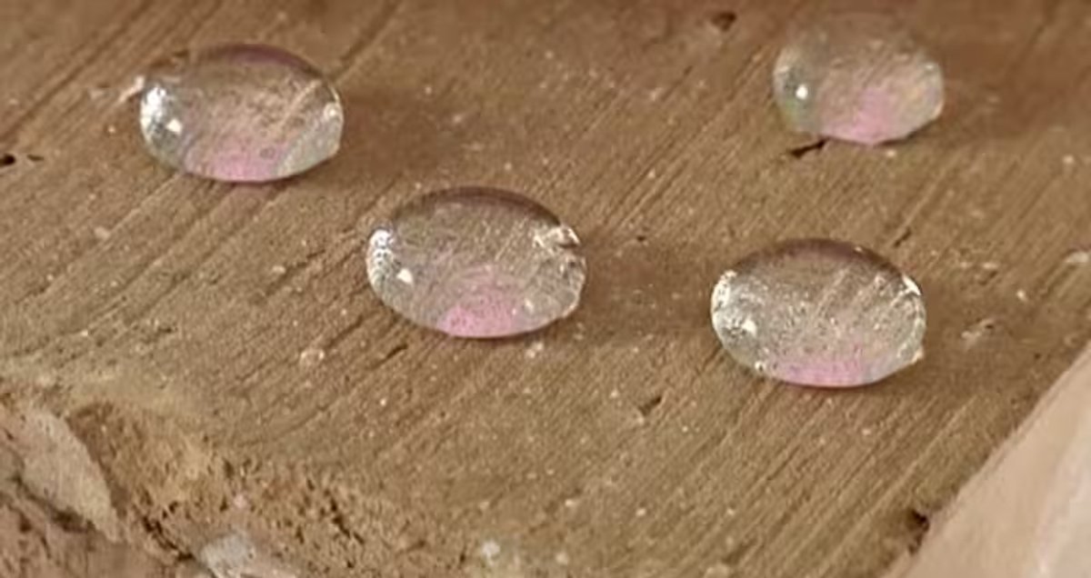 macro cotto poroso trattato, gocce effetto loto non vengono assorbite