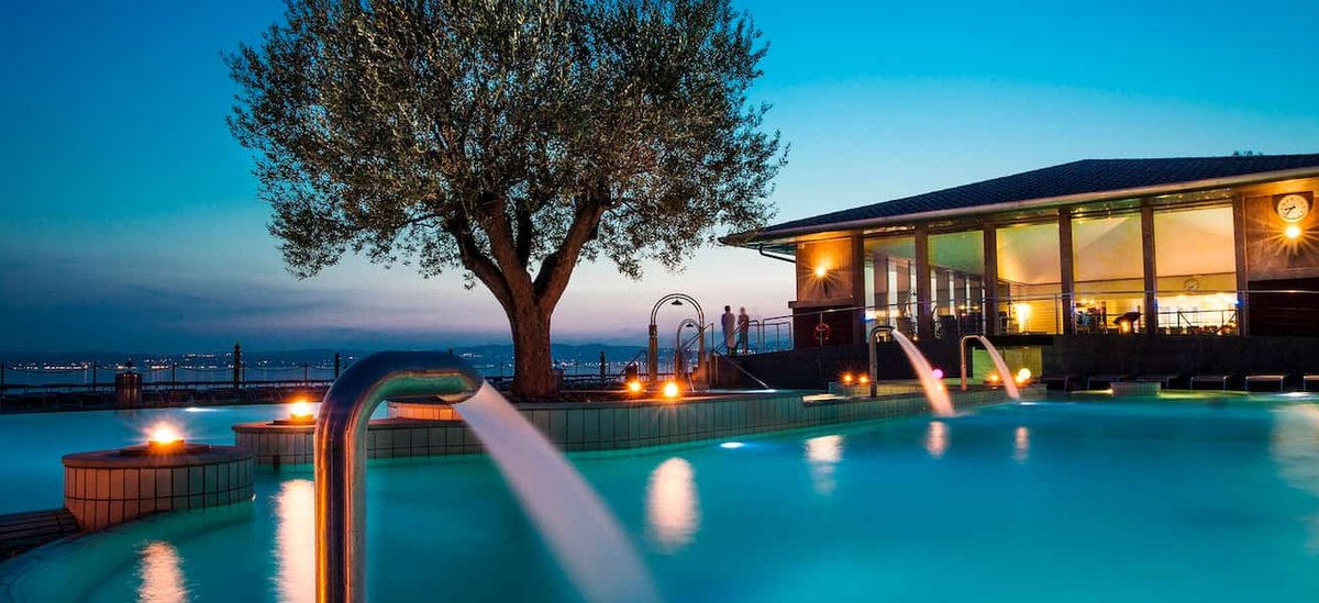 foto piscina esterna terme di Sirmione dopo trattamento Tekno Touch®