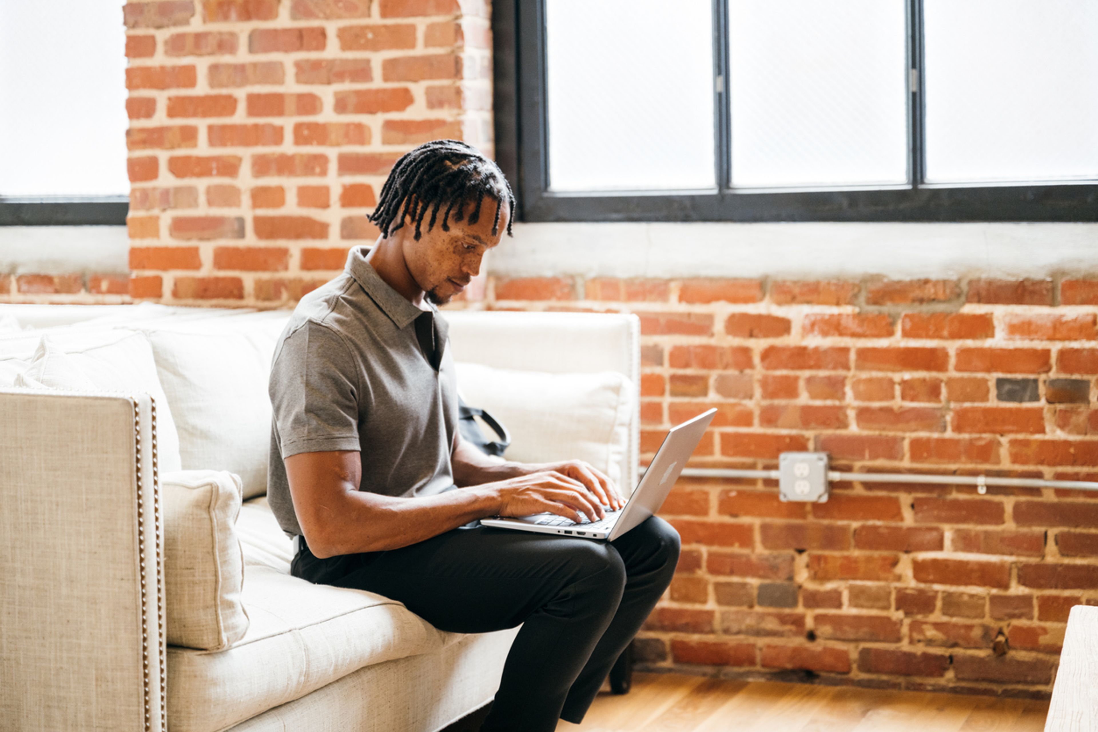 Applicant checking H-1B lottery selection results in a USCIS online account