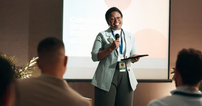 A business woman with extraordinary ability speaks at a workshop.