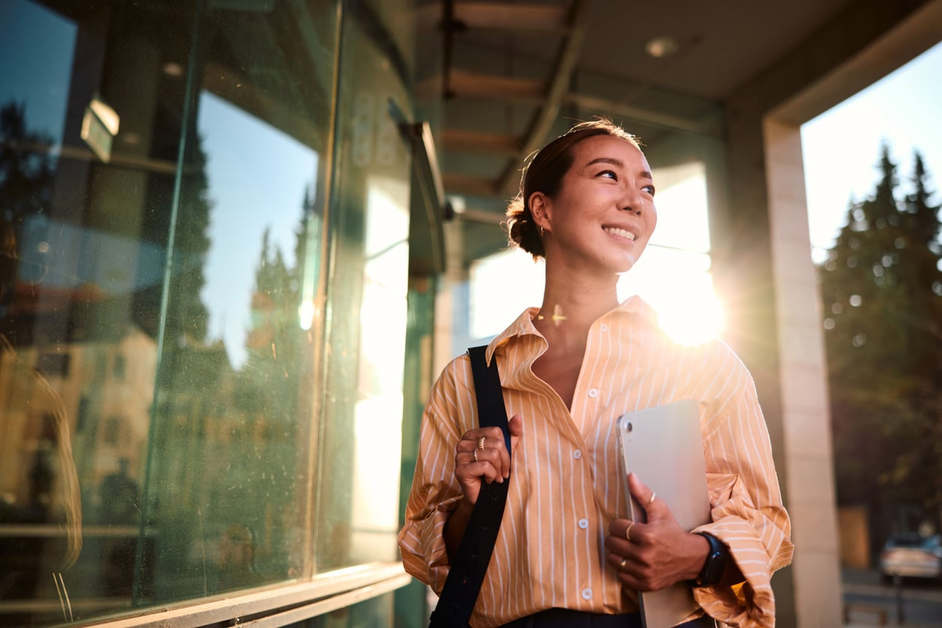 Visa holder leaving work for the day, considering a Form I-539 extension of stay
