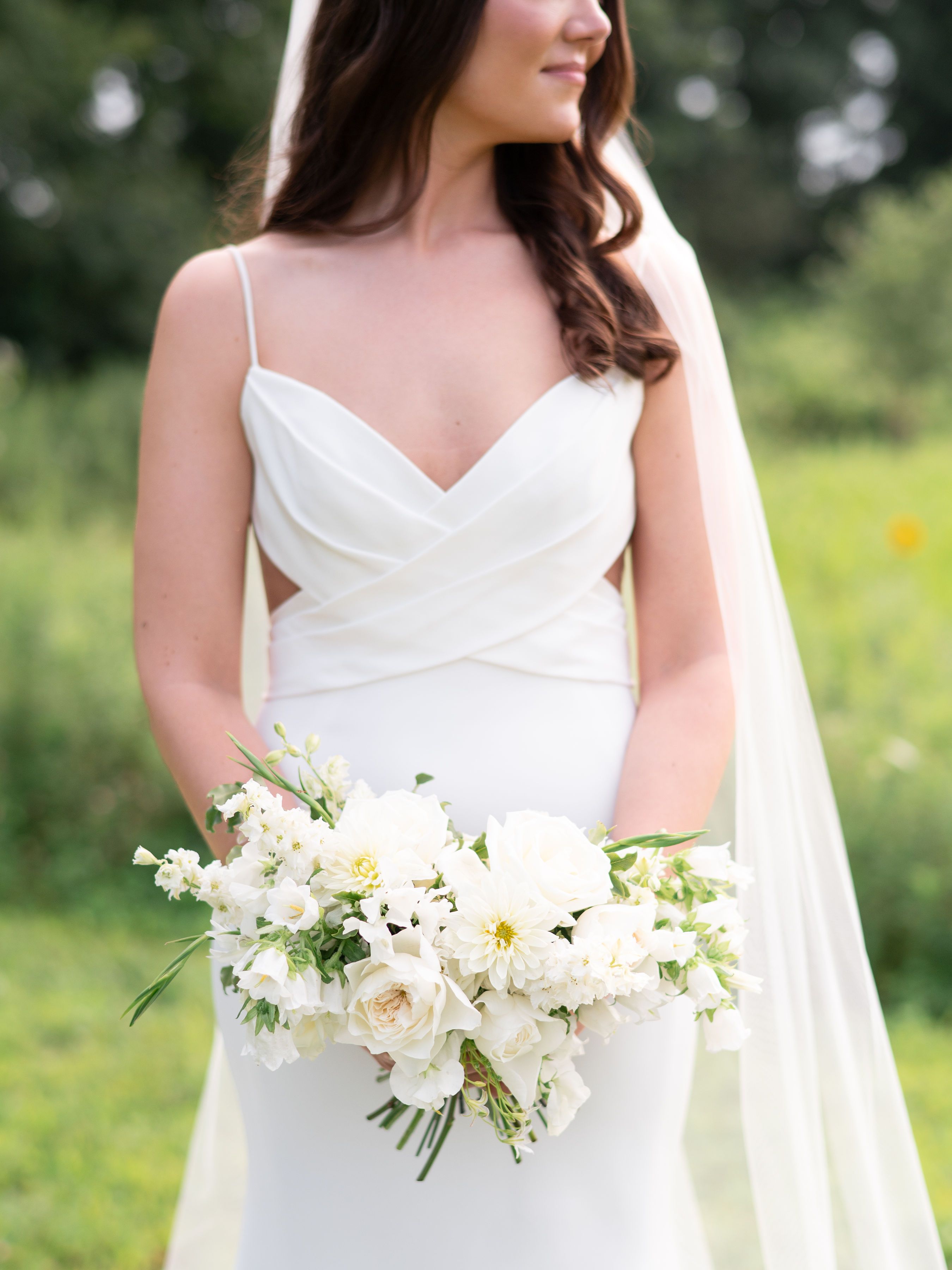 Klare with bouquet white bridal