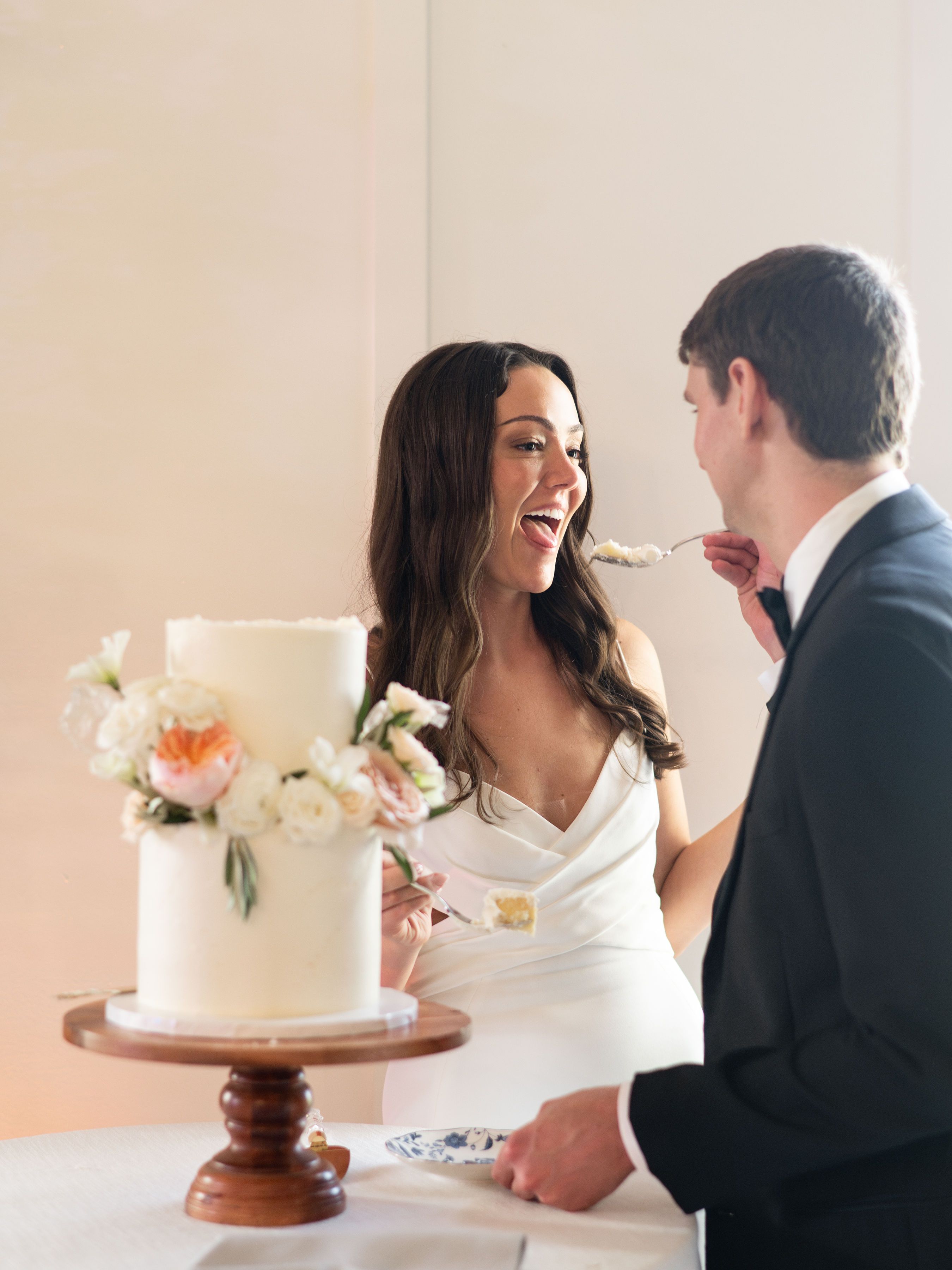 cutting the cake wedding ohio