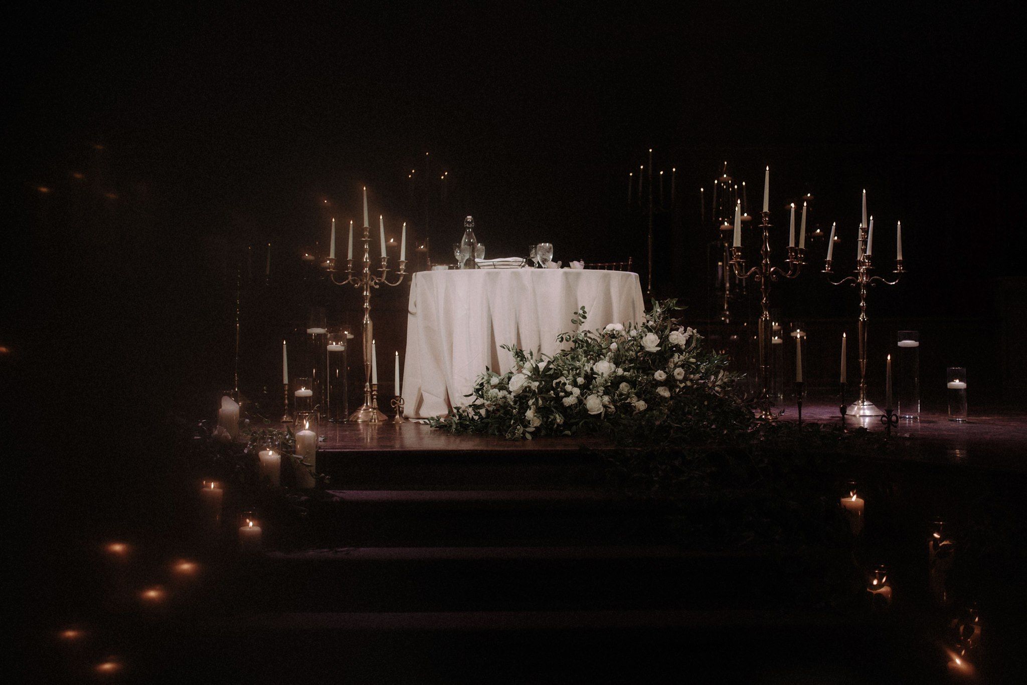 sweetheart table at the bluestone