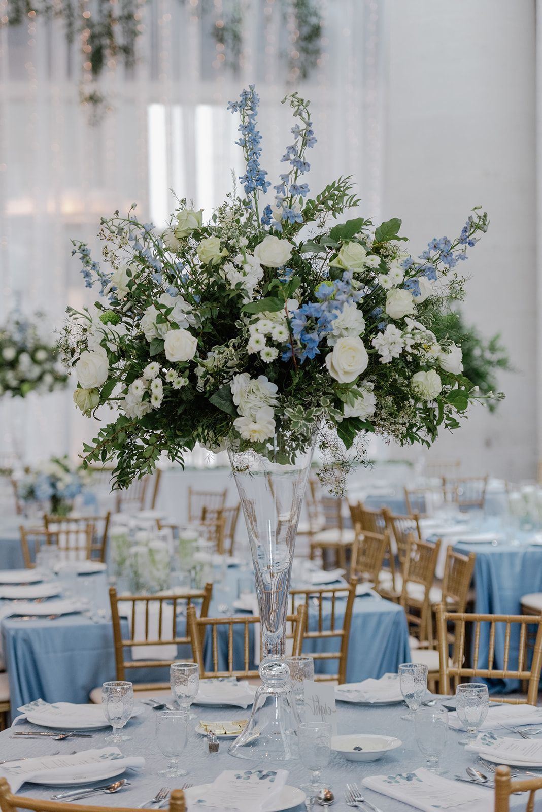 tall centerpiece at the Ohio Statehouse
