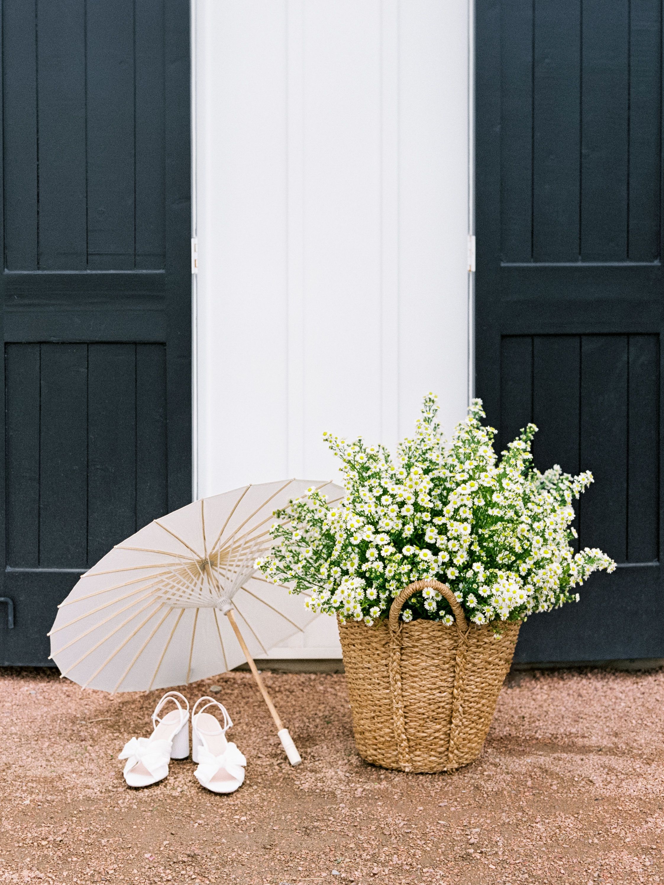 parasol and basket wedding
