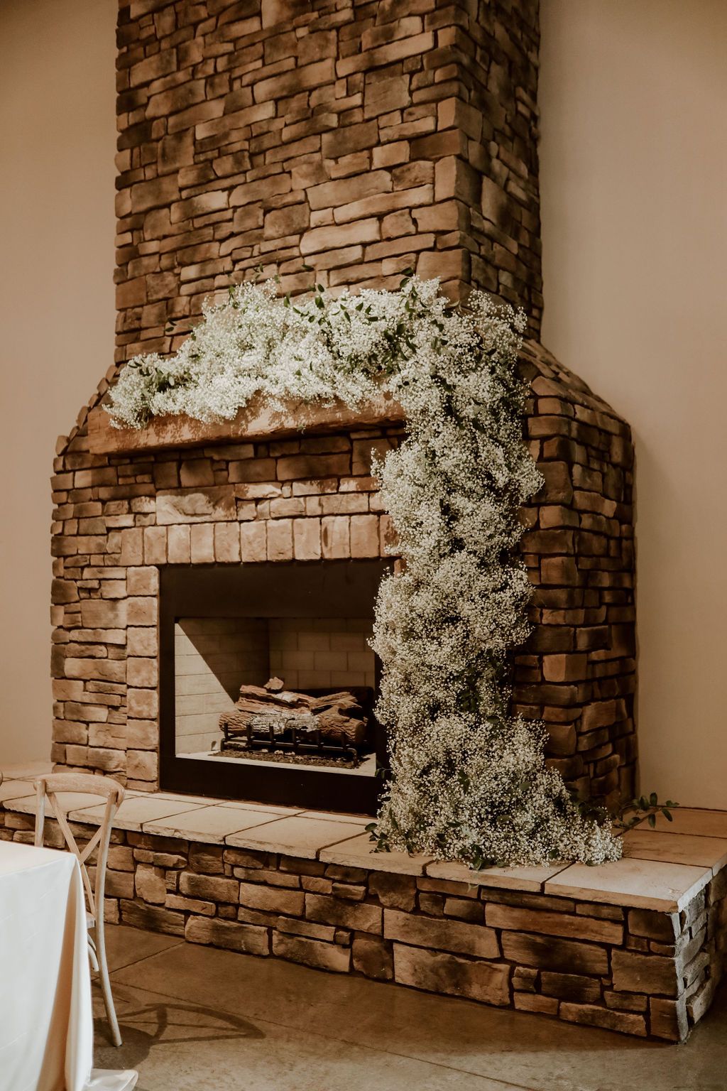 baby's breath dramatic mantle four seasons barn
