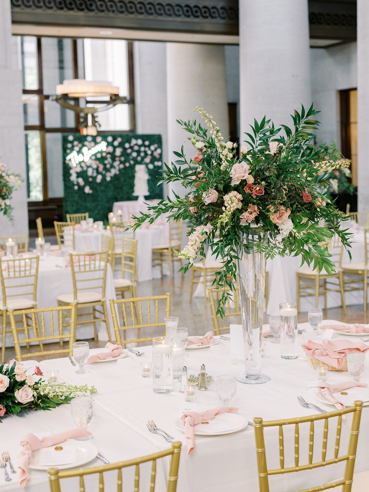 Tall Centerpiece at Ohio Statehouse