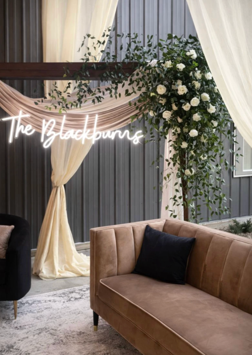 Four Seasons Barn Wedding Florist; Lindzy Lee Photogaphy