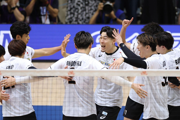 Make Volleyball Court Communication a Habit: Before, During & After Every Play